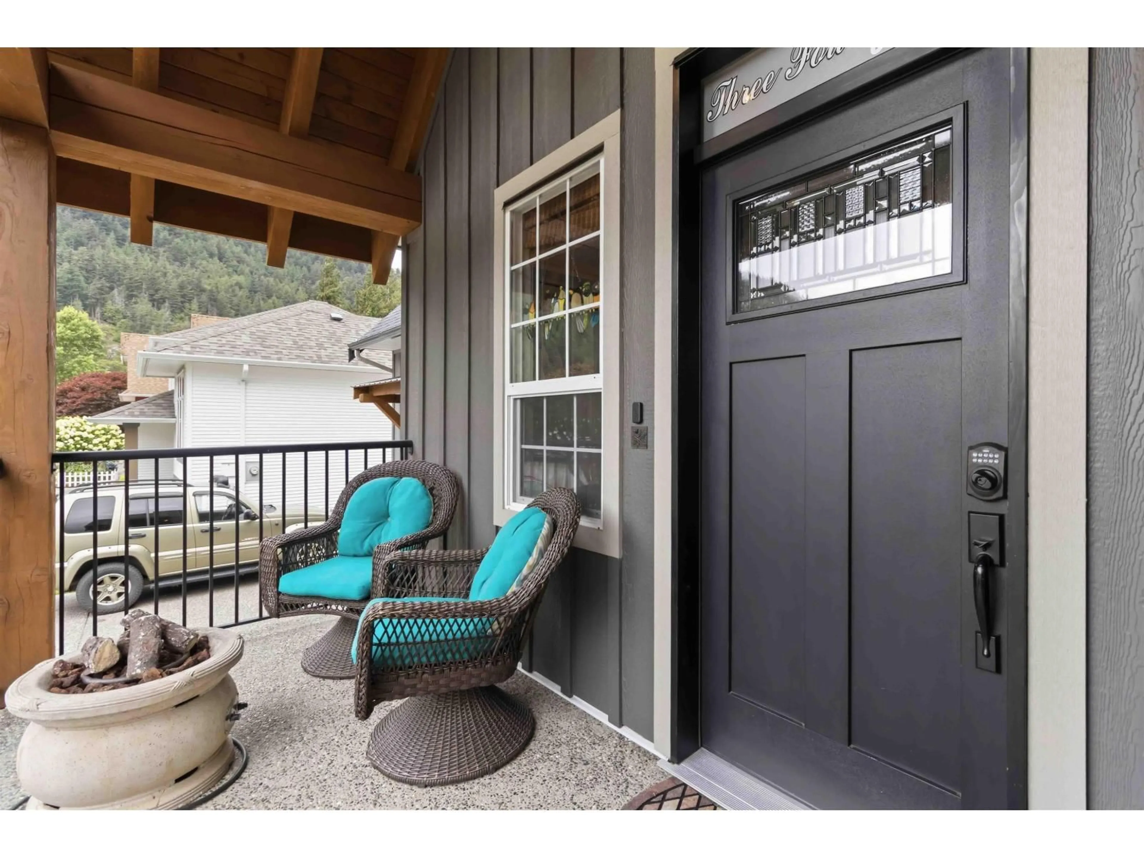 Indoor entryway for 341 CHESTNUT AVENUE, Harrison Hot Springs British Columbia V0M1K0