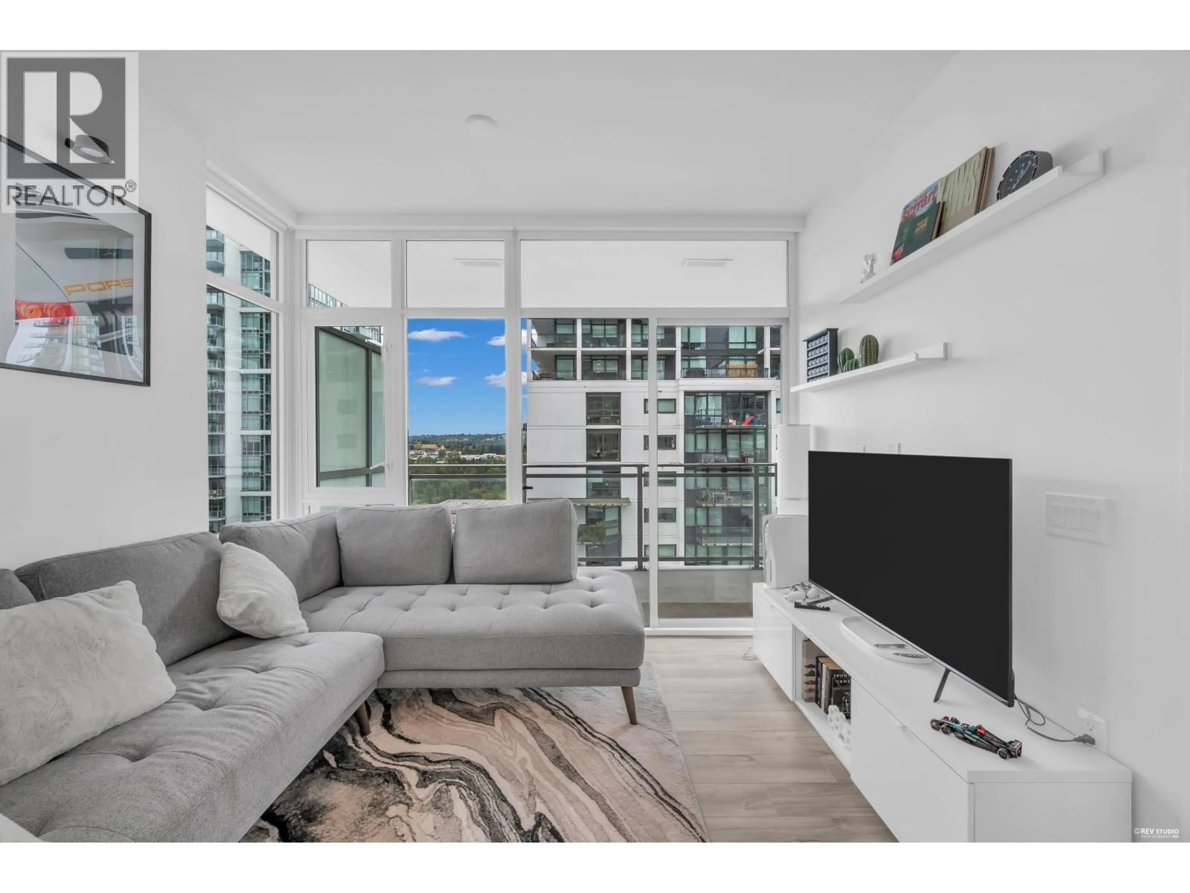 Living room with furniture, unknown for 1702 - 2288 ALPHA AVENUE, Burnaby British Columbia V5C0L9