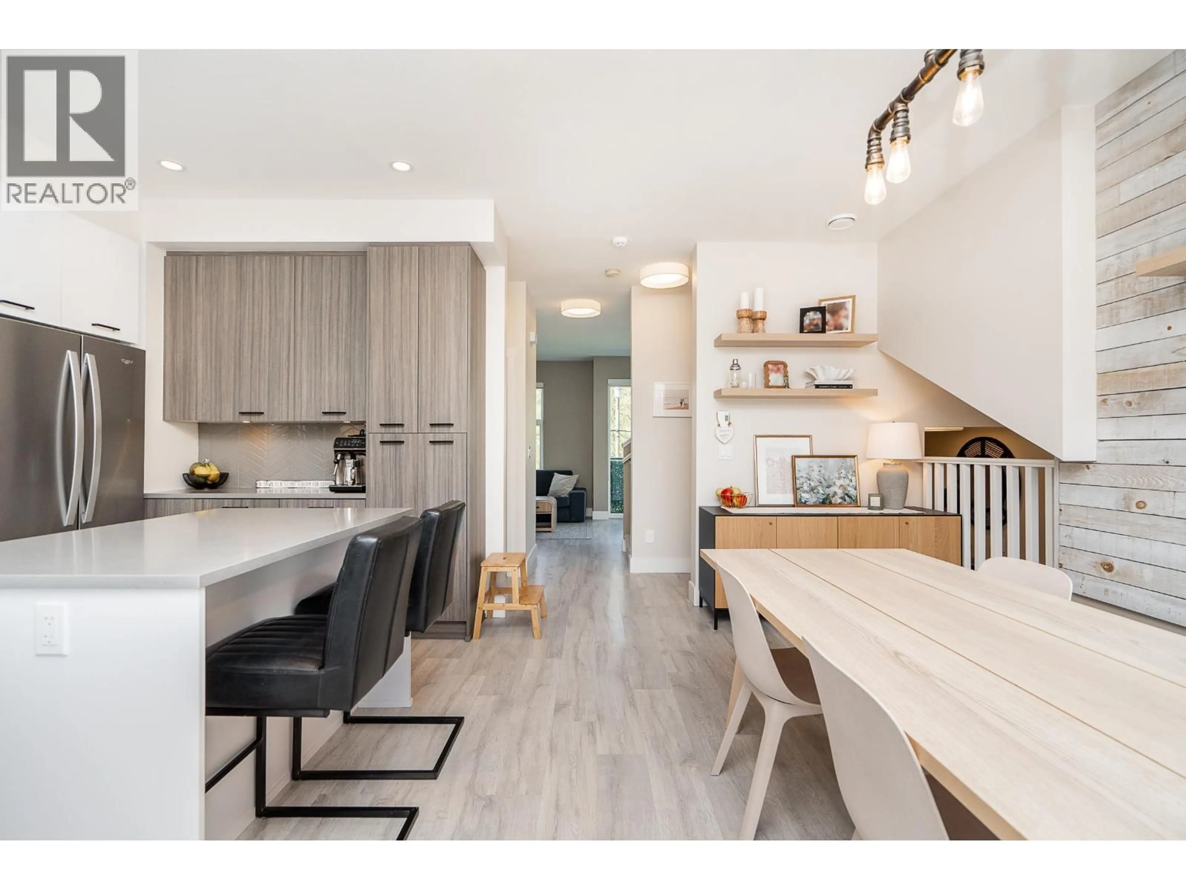 Open concept kitchen, wood/laminate floor for 6 - 24076 112 AVENUE, Maple Ridge British Columbia V2W0K2