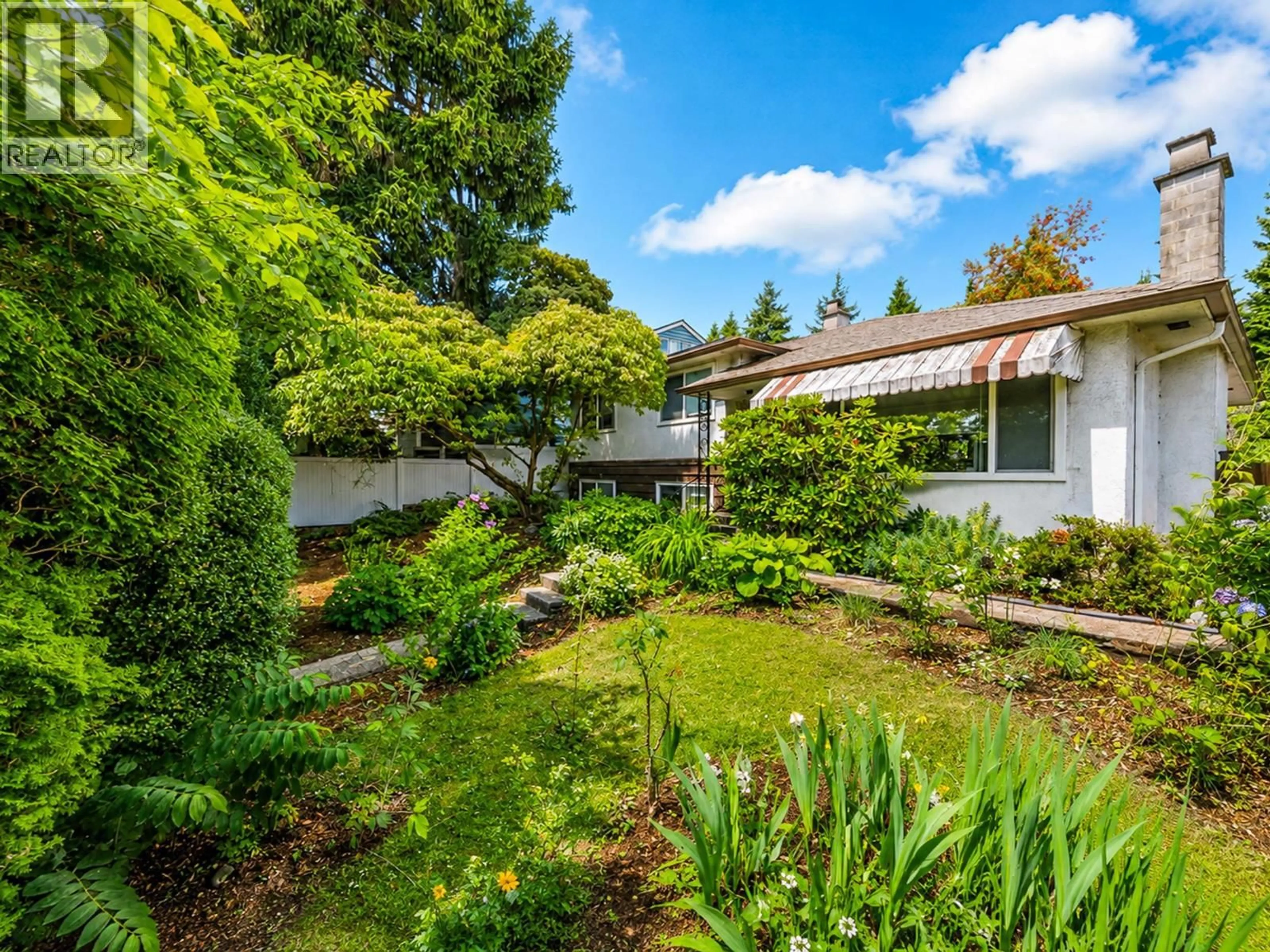 A pic from outside/outdoor area/front of a property/back of a property/a pic from drone, street for 8259 10TH AVENUE, Burnaby British Columbia V3N2S6