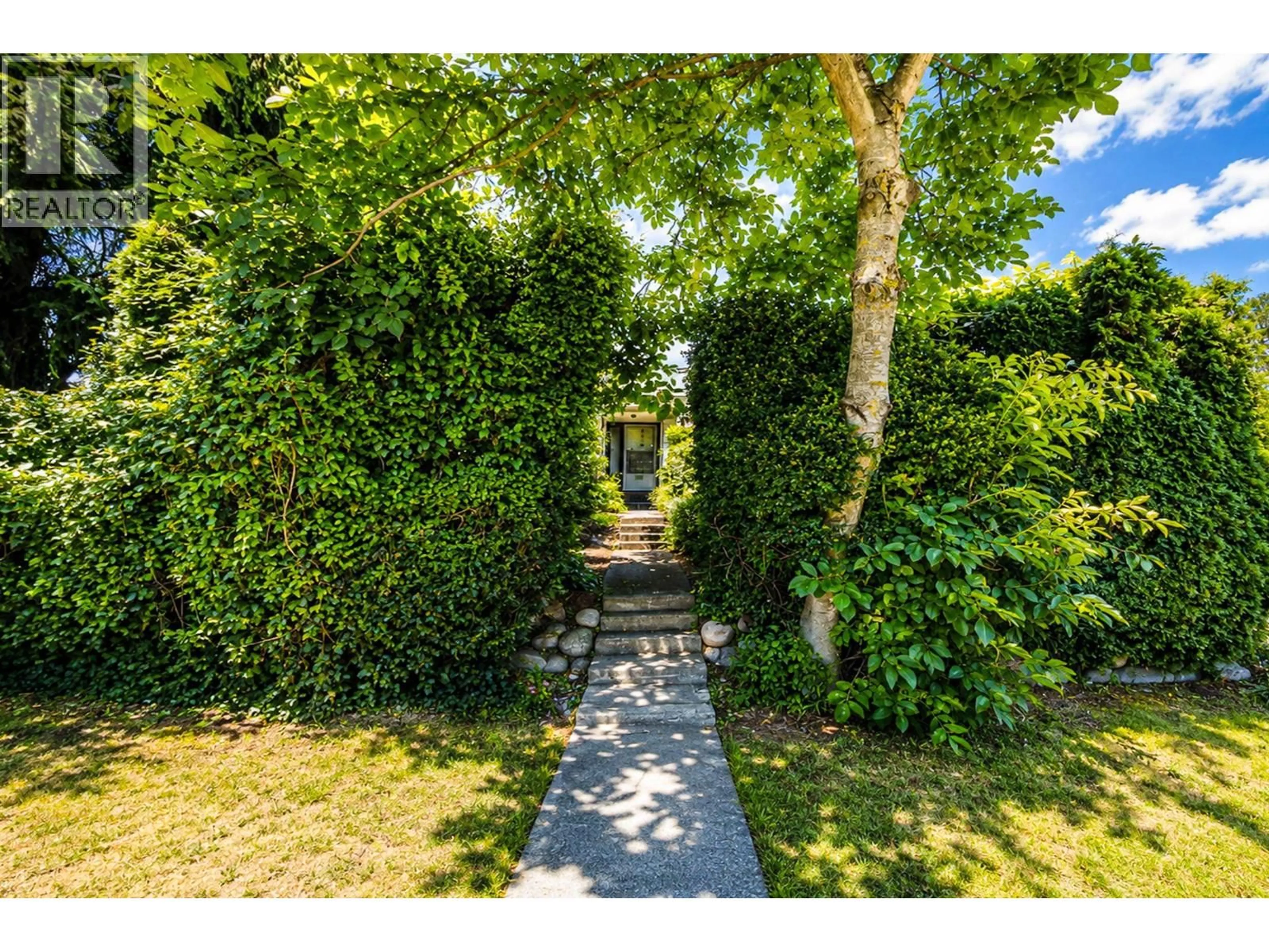 A pic from outside/outdoor area/front of a property/back of a property/a pic from drone, street for 8259 10TH AVENUE, Burnaby British Columbia V3N2S6