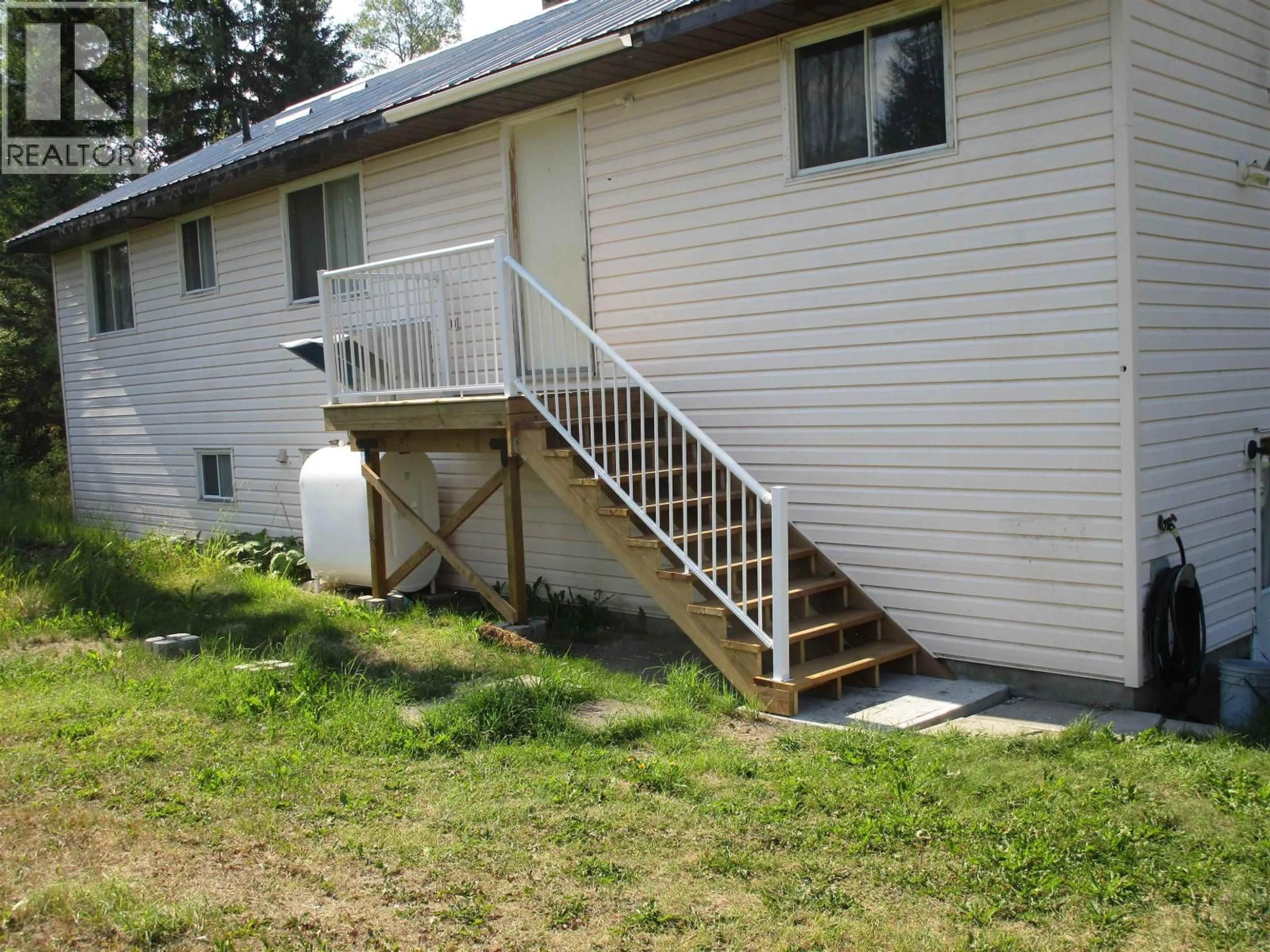 Patio, building for 7732 LITTLE FORT 24 HIGHWAY, Lone Butte British Columbia V0K1X2