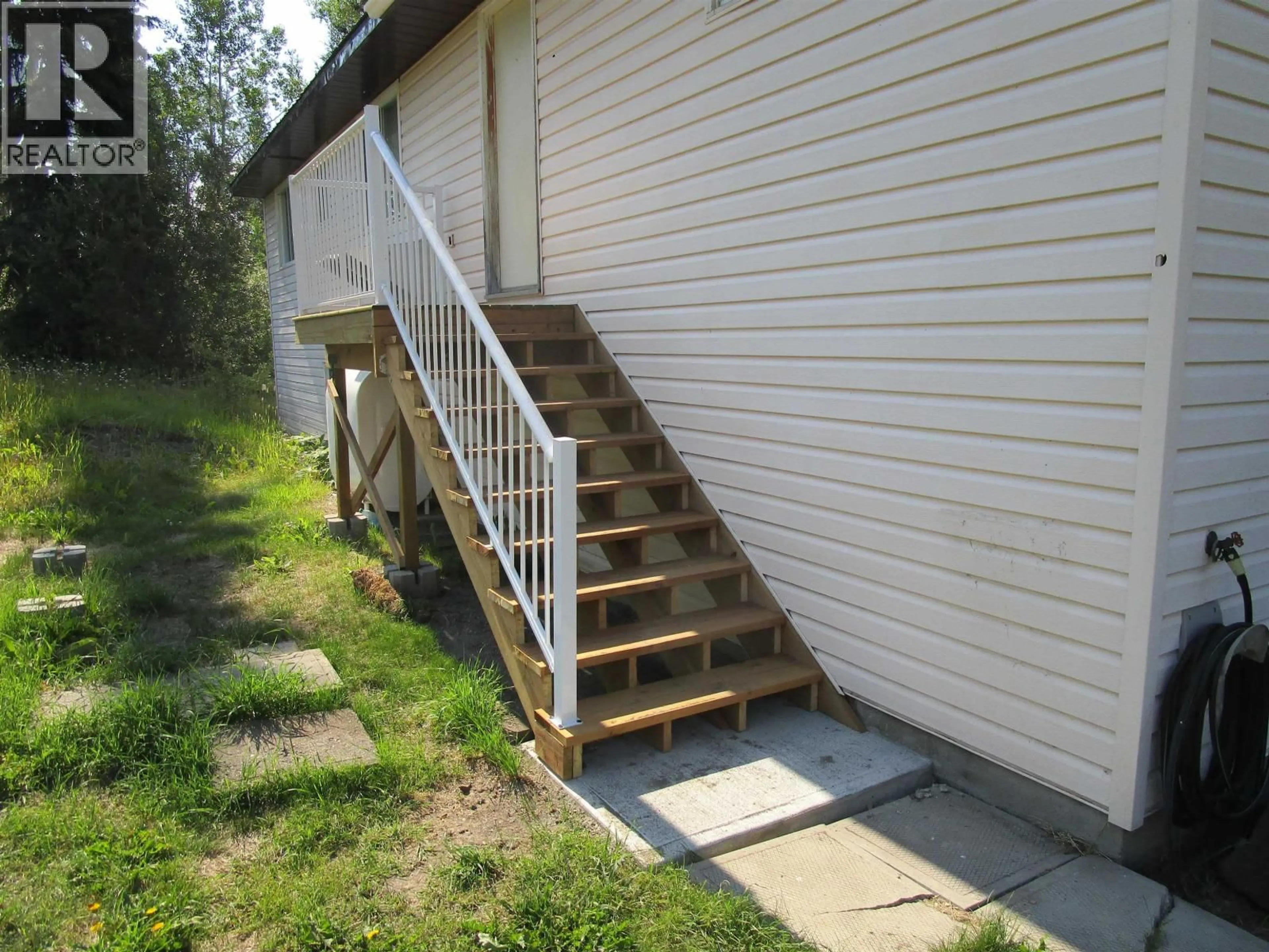 Stairs for 7732 LITTLE FORT 24 HIGHWAY, Lone Butte British Columbia V0K1X2