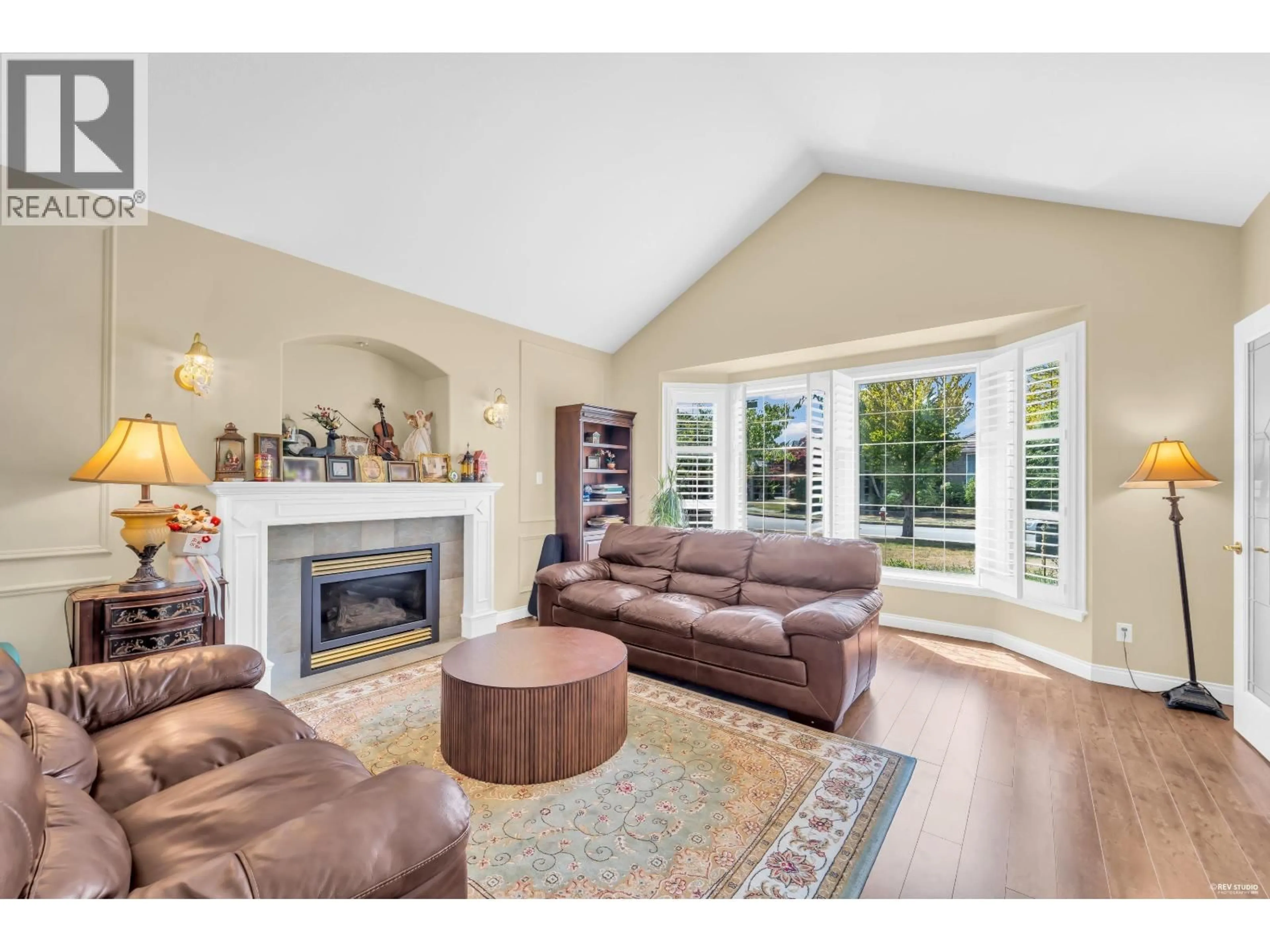 Living room with furniture, unknown for 6231 DUNSMUIR CRESCENT, Richmond British Columbia V7C5R6