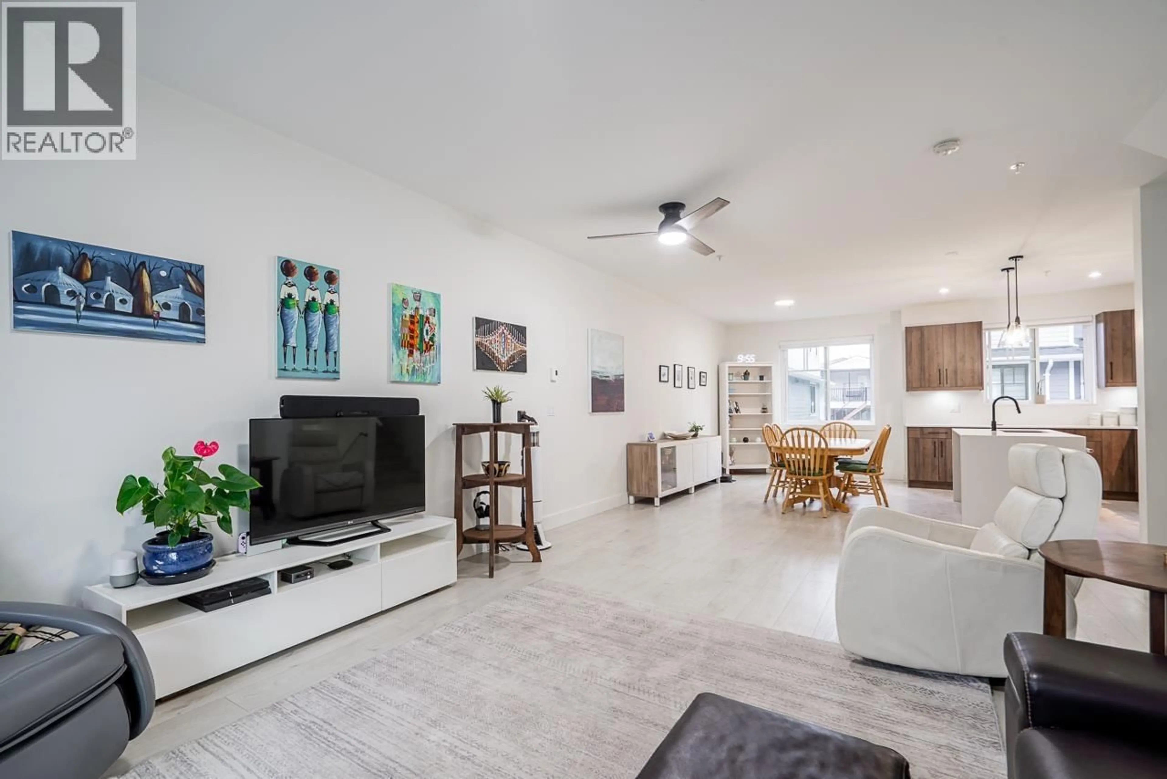 Living room with furniture, ceramic/tile floor for 4 - 789 OTA AVENUE, New Westminster British Columbia V3M0M7