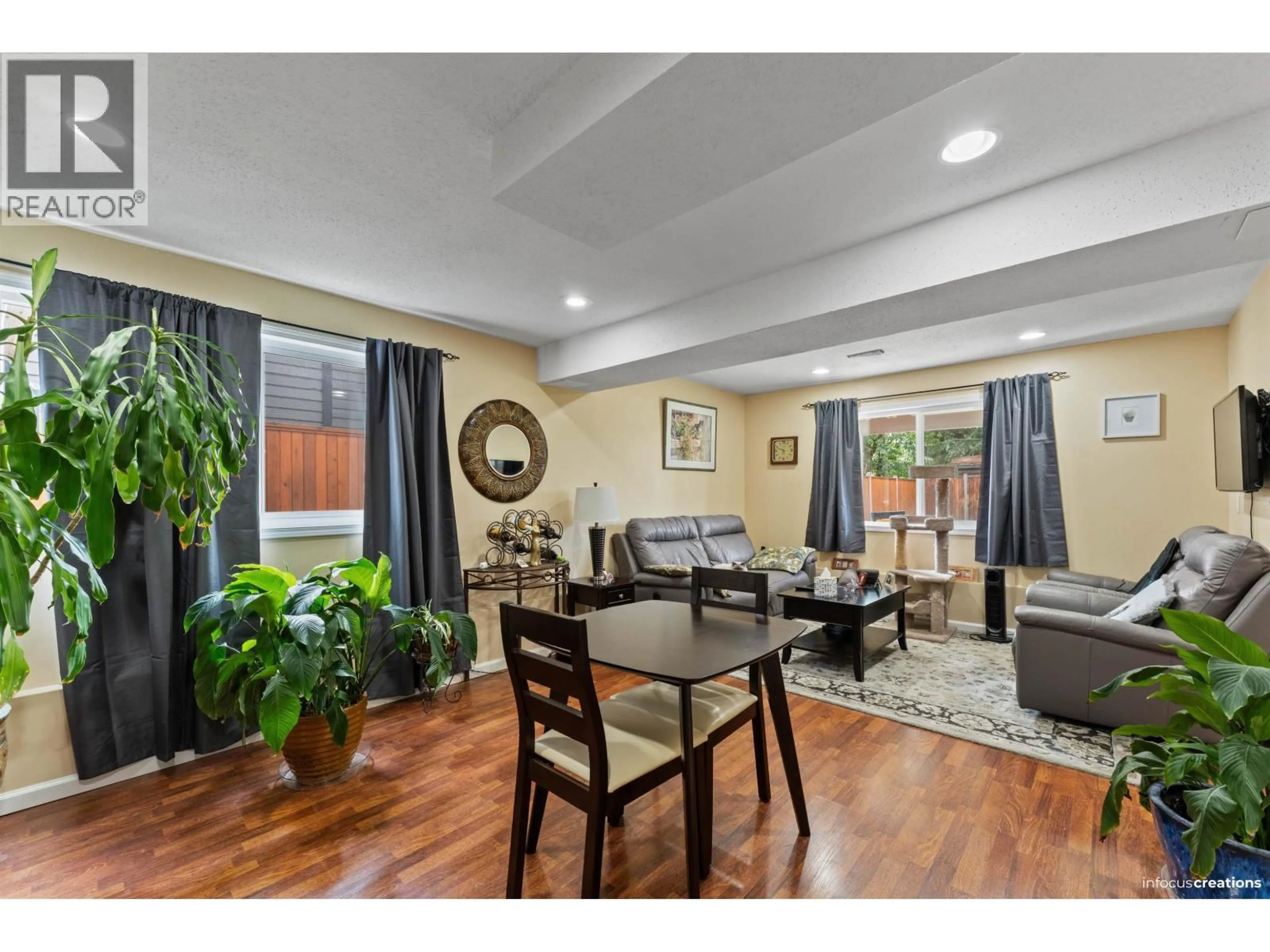 Dining room, wood/laminate floor for 20445 THORNE AVENUE, Maple Ridge British Columbia V2X8V1