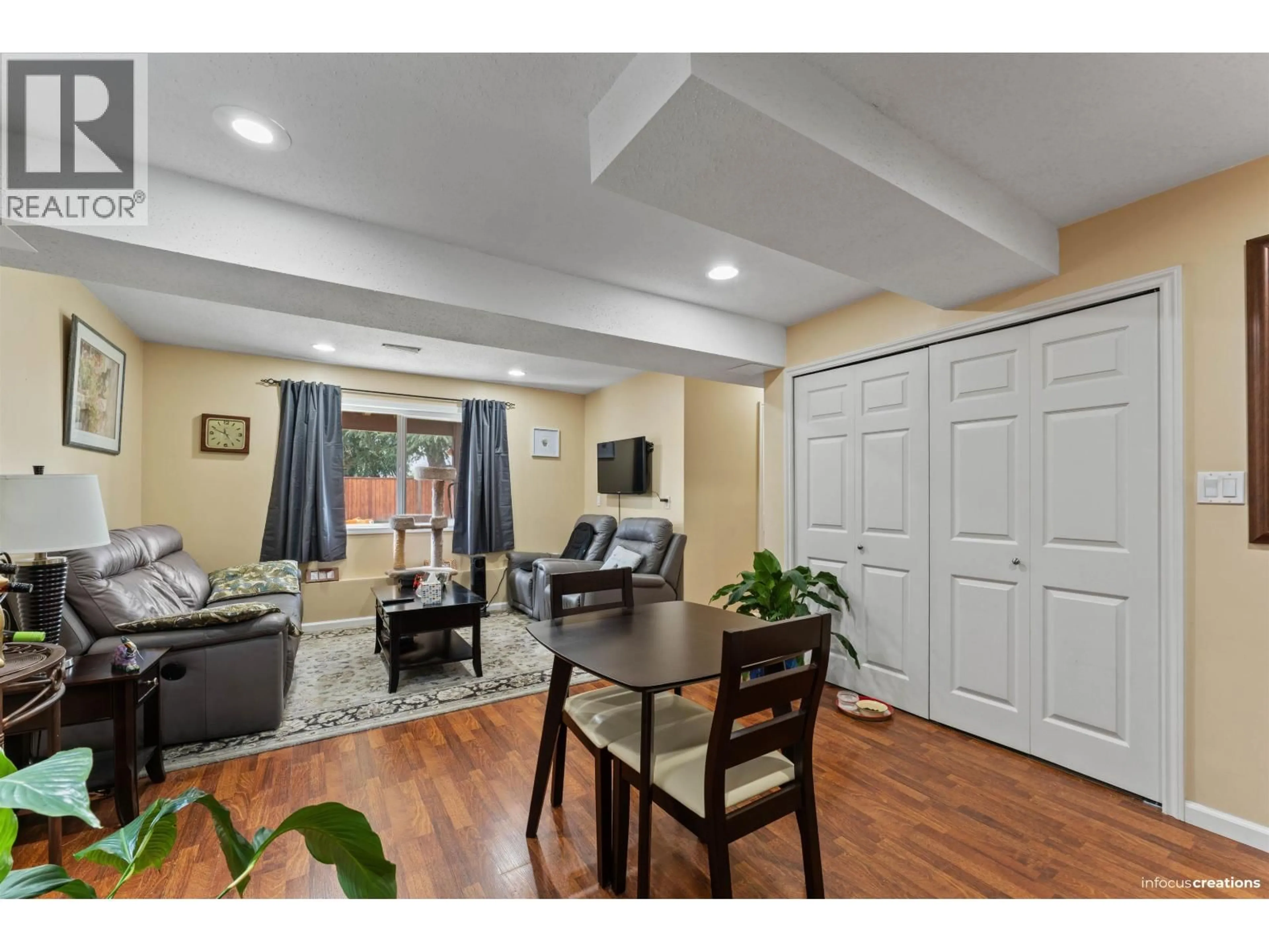 Living room with furniture, unknown for 20445 THORNE AVENUE, Maple Ridge British Columbia V2X8V1