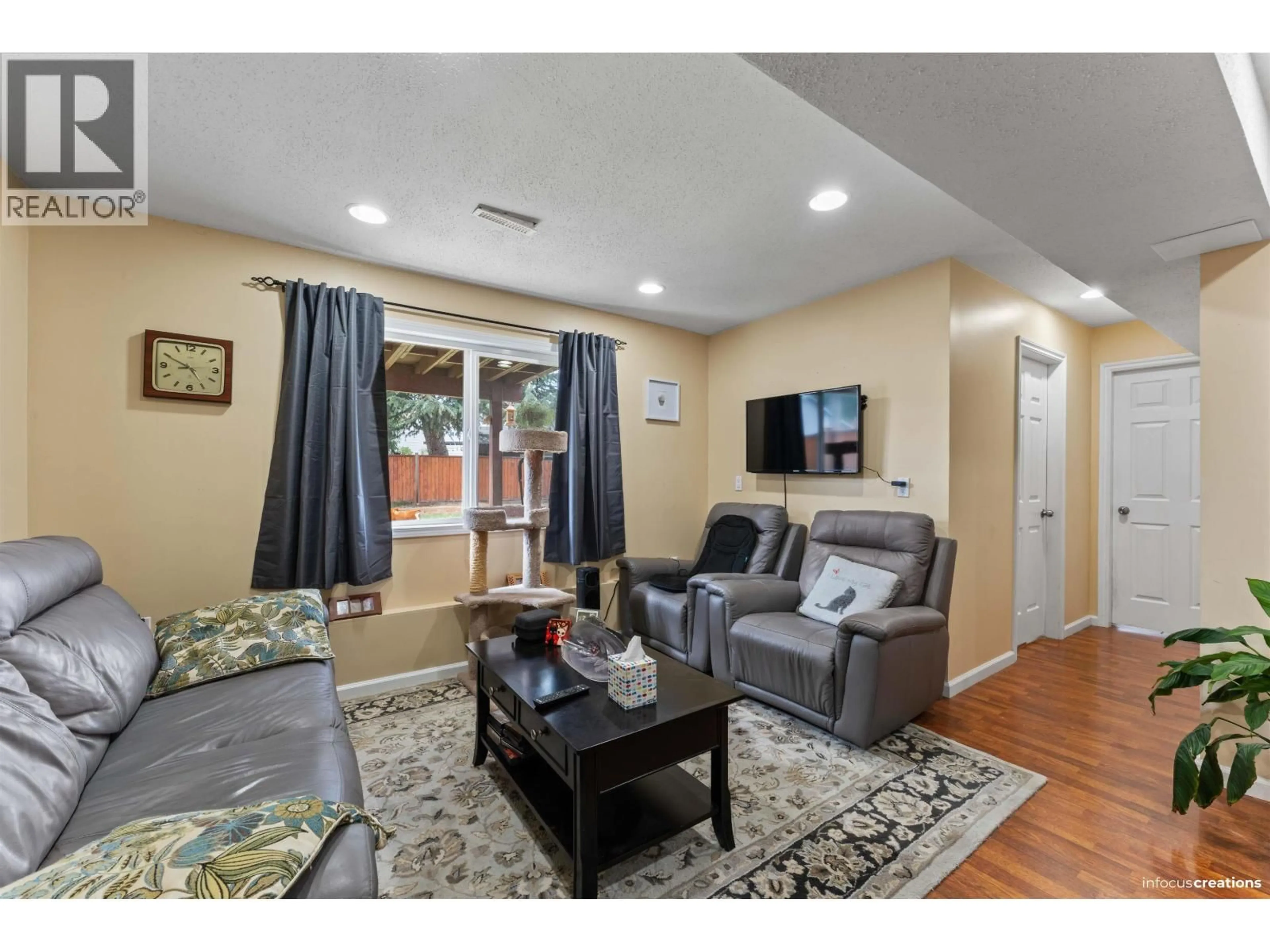 Living room with furniture, unknown for 20445 THORNE AVENUE, Maple Ridge British Columbia V2X8V1