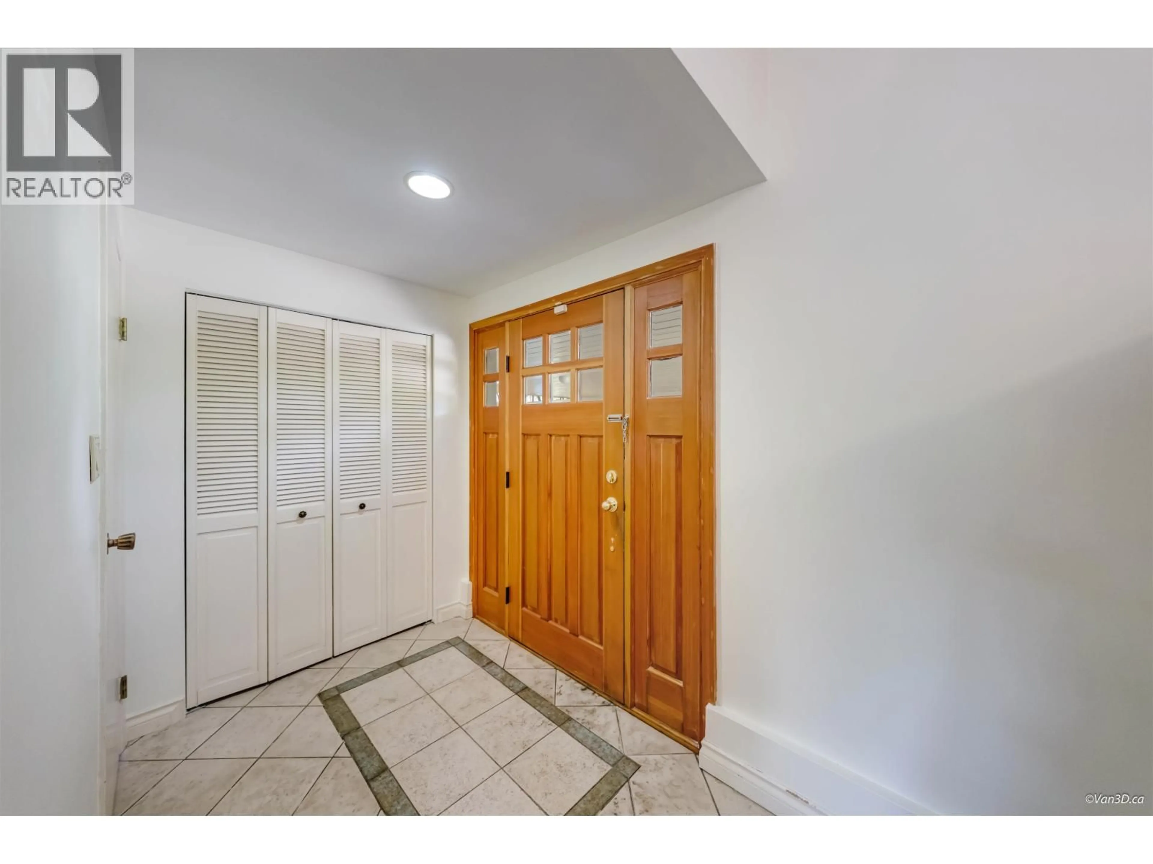 Indoor entryway for 5680 PLOVER COURT, Richmond British Columbia V7E4K2