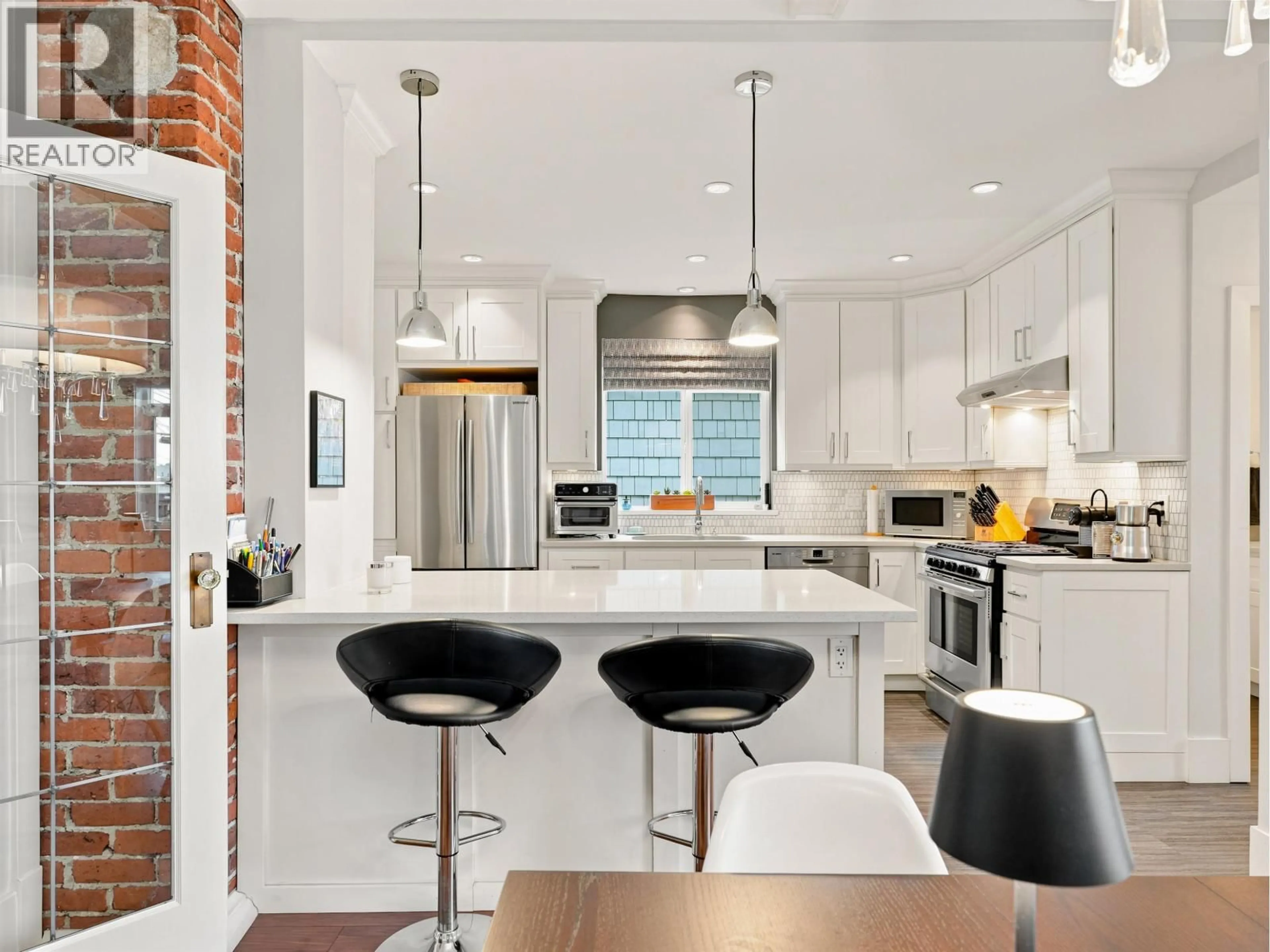 Contemporary kitchen, ceramic/tile floor for 431 23RD AVENUE, Vancouver British Columbia V5V1X7