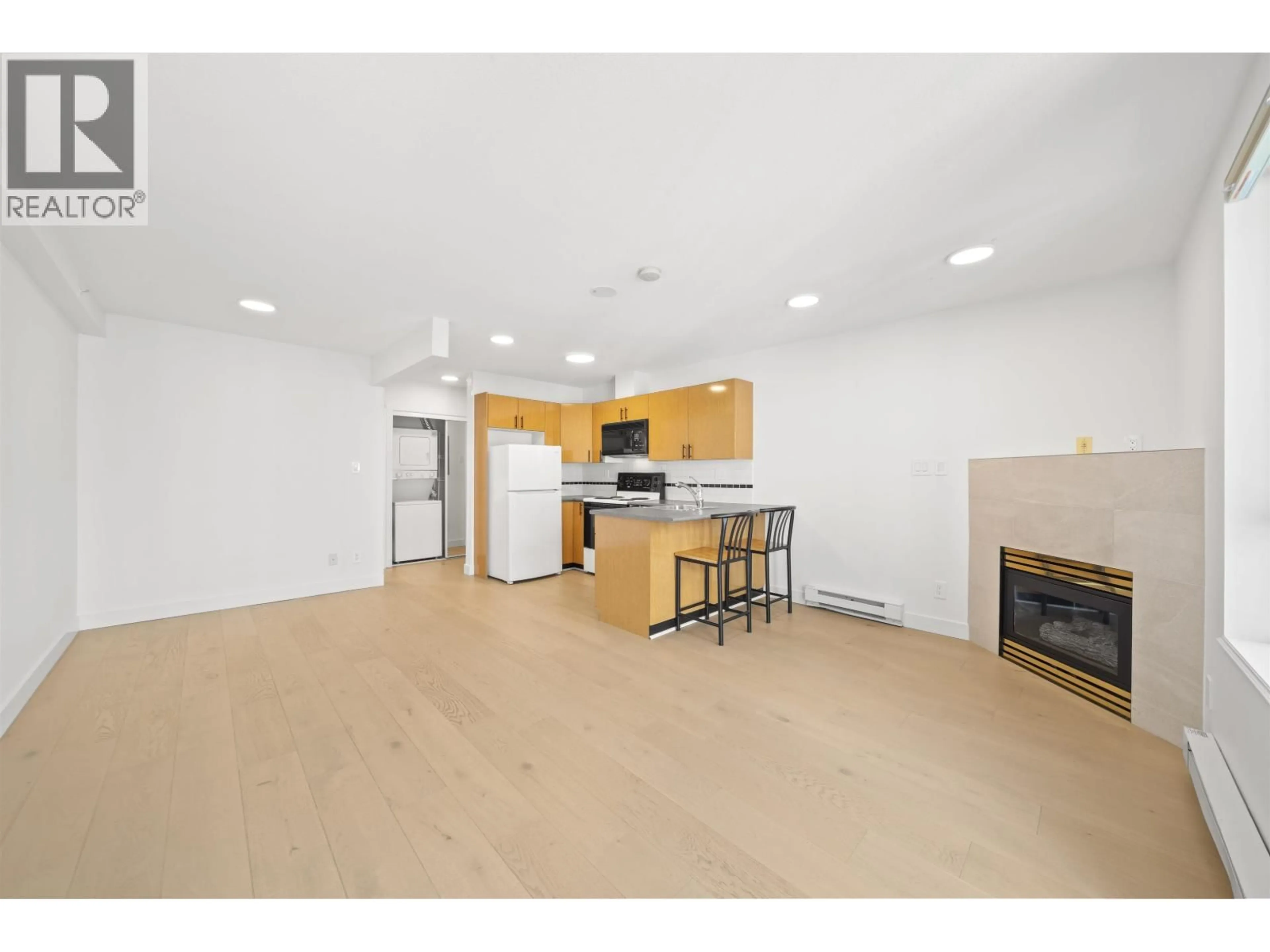 Open concept kitchen, wood/laminate floor for 1610 - 939 HOMER STREET, Vancouver British Columbia V6B2W6