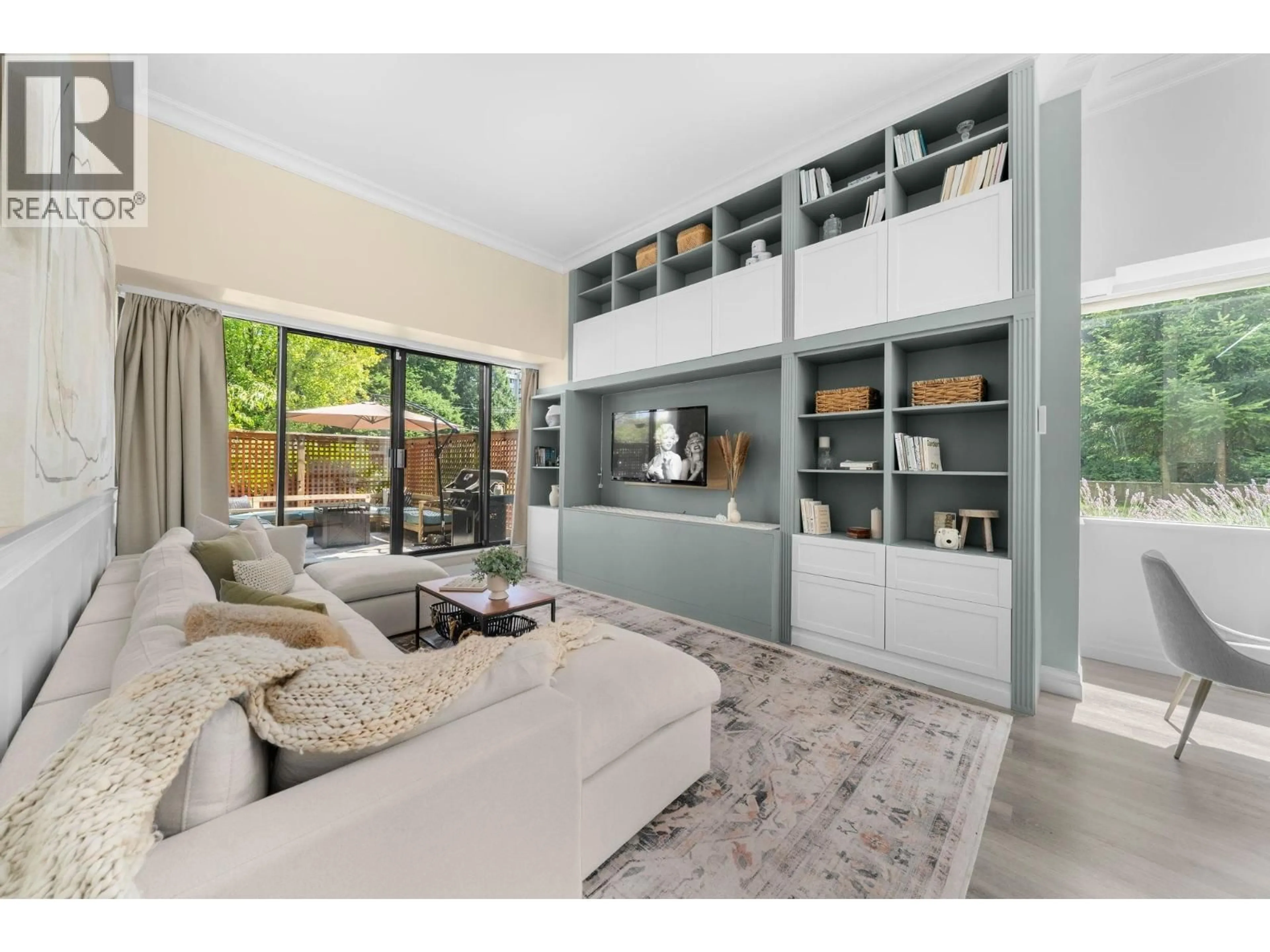 Living room with furniture, unknown for 101 - 7235 SALISBURY AVENUE, Burnaby British Columbia V5E4E6