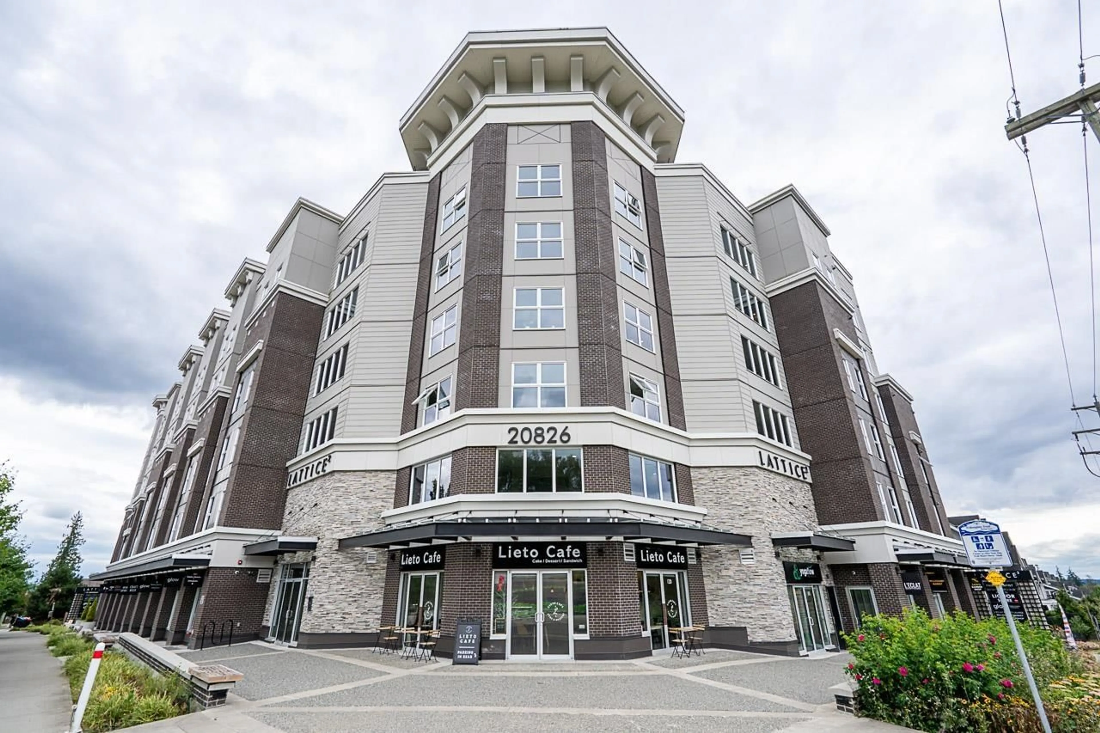 Indoor foyer for 209 - 20826 72 AVENUE, Langley British Columbia V2Y0Z9