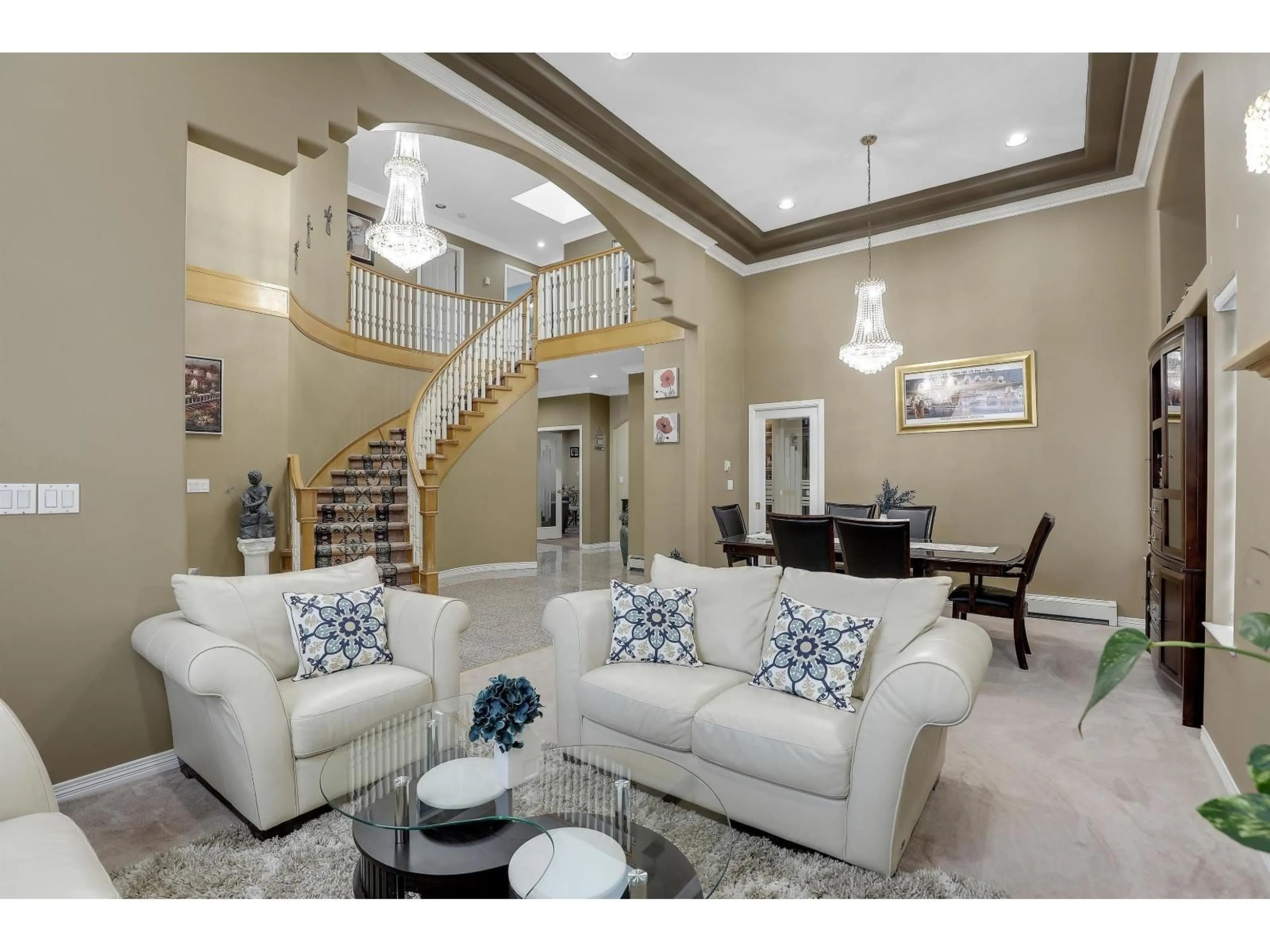 Living room with furniture, unknown for 6125 132A STREET, Surrey British Columbia V3X3J6
