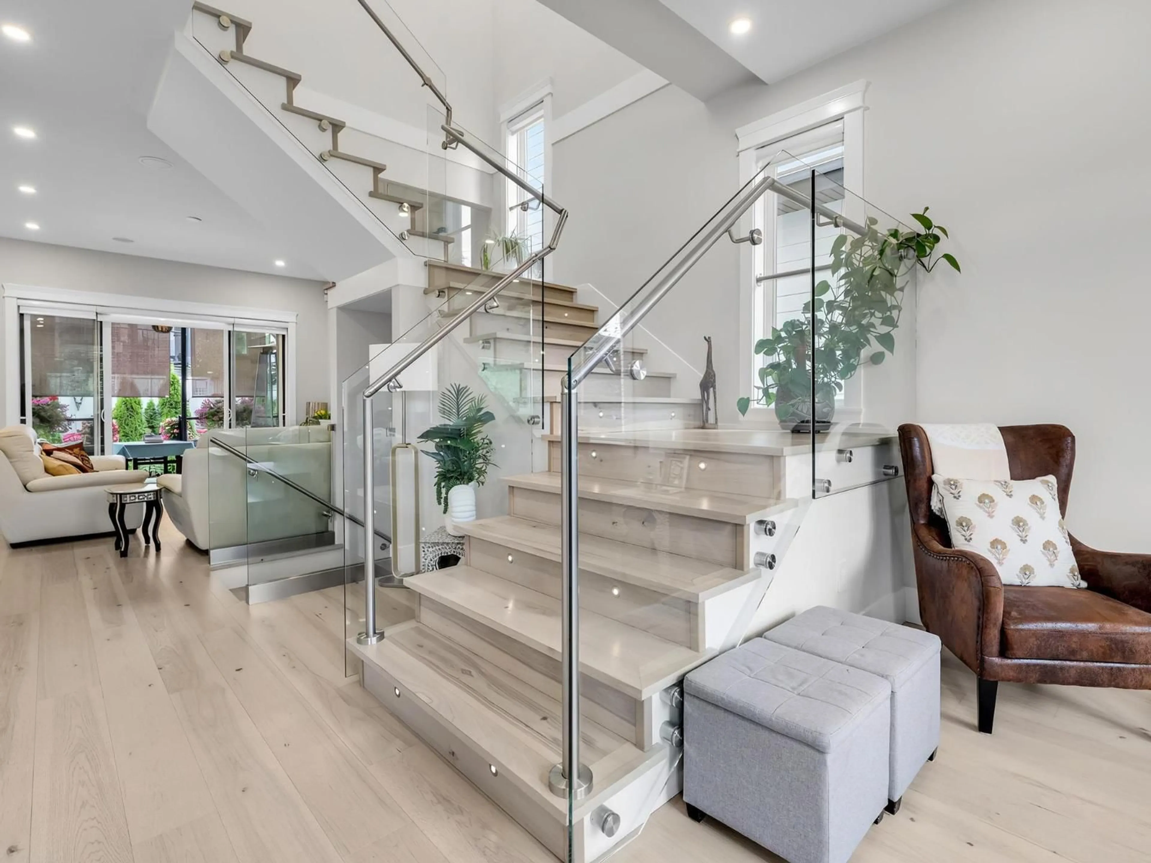 Stairs for 16643 18B AVENUE, Surrey British Columbia V3Z1A2