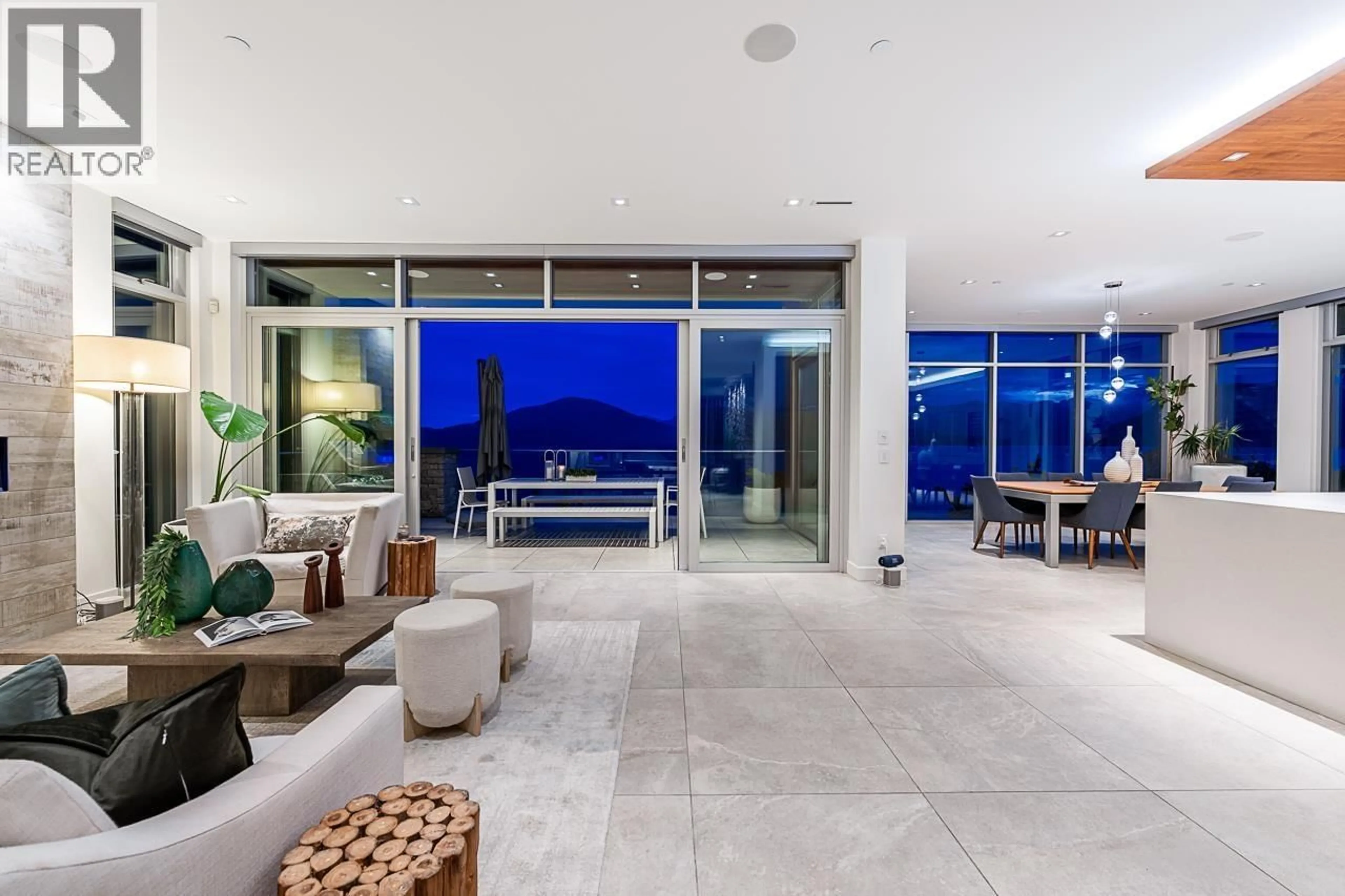 Indoor foyer for 53 BRUNSWICK BEACH ROAD, Lions Bay British Columbia V0N2E0