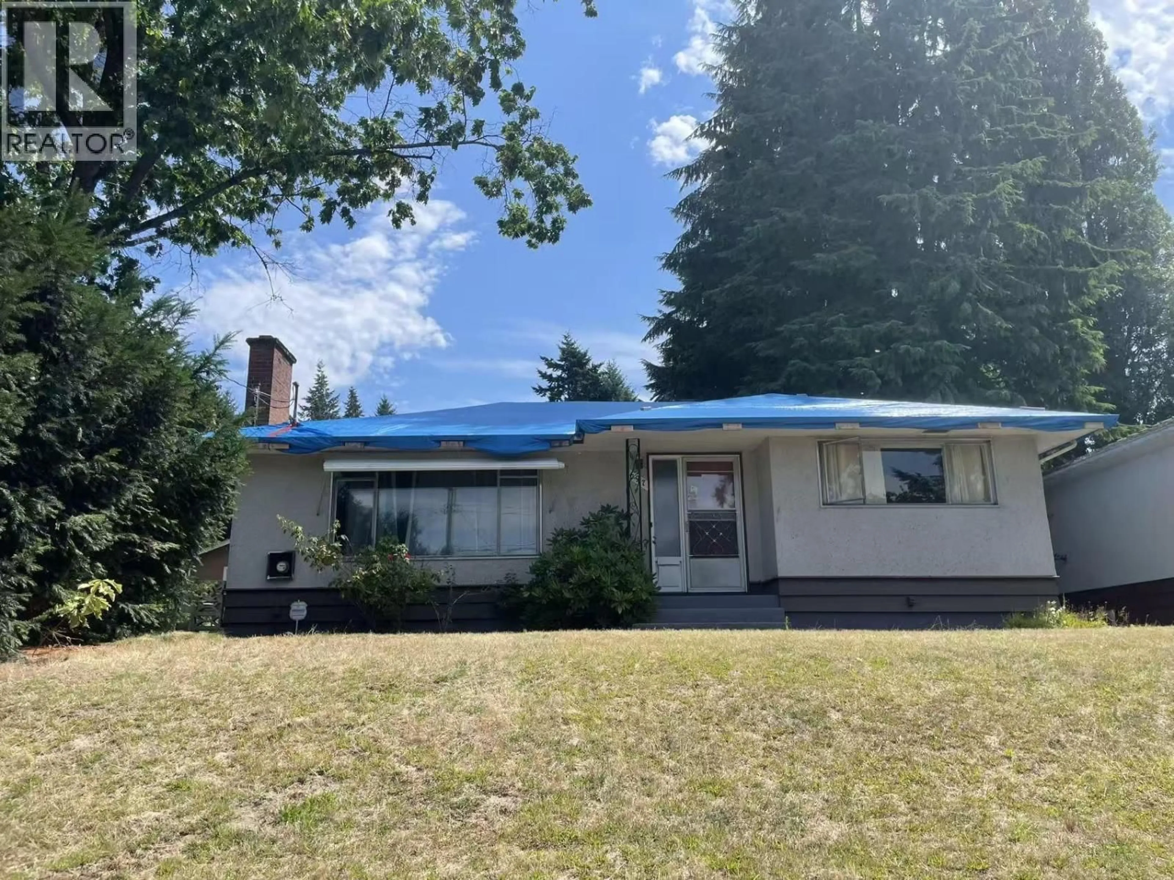 A pic from outside/outdoor area/front of a property/back of a property/a pic from drone, unknown for 697 FAIRVIEW STREET, Coquitlam British Columbia V3J4B3