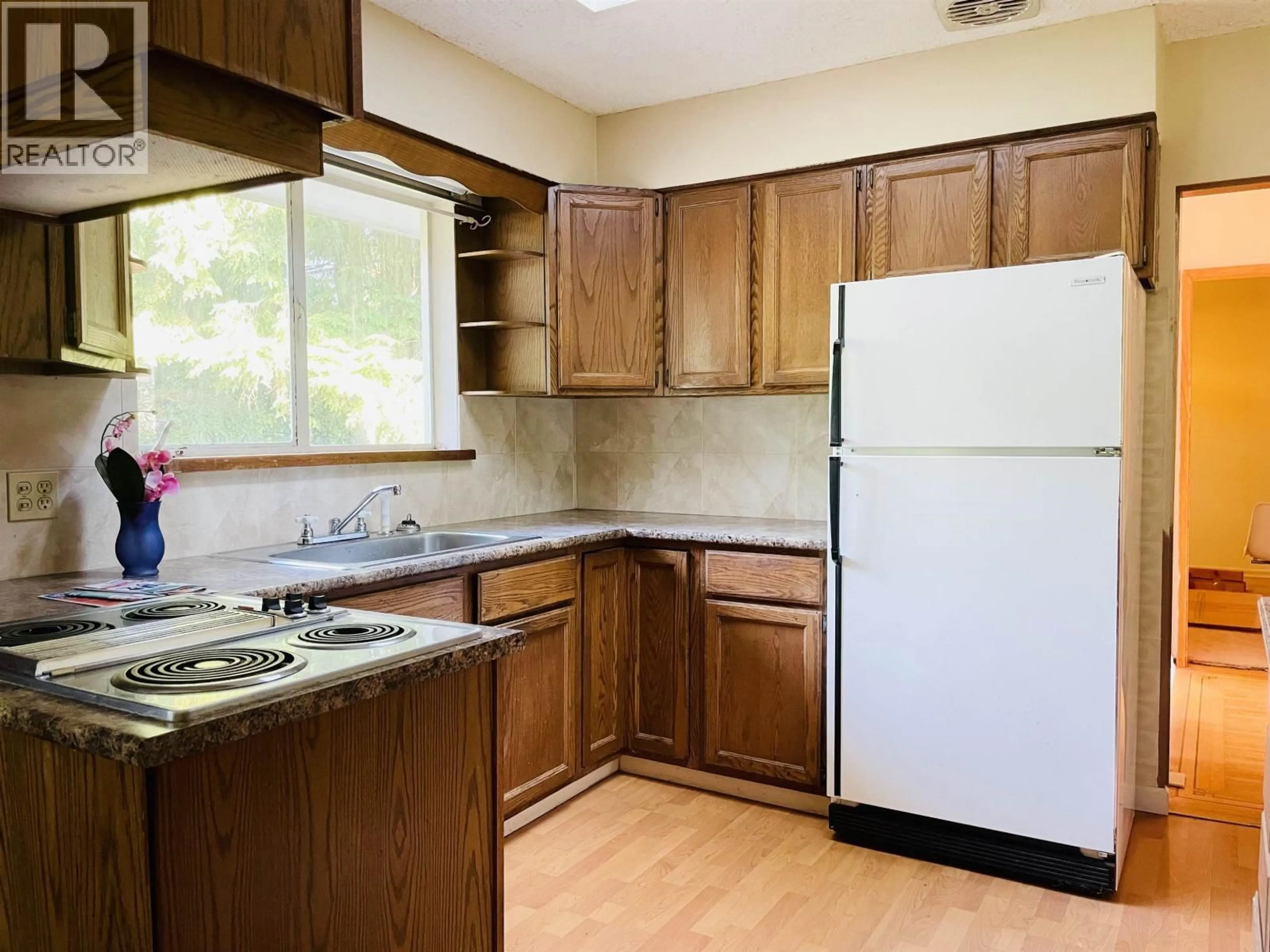 Standard kitchen, unknown for 697 FAIRVIEW STREET, Coquitlam British Columbia V3J4B3