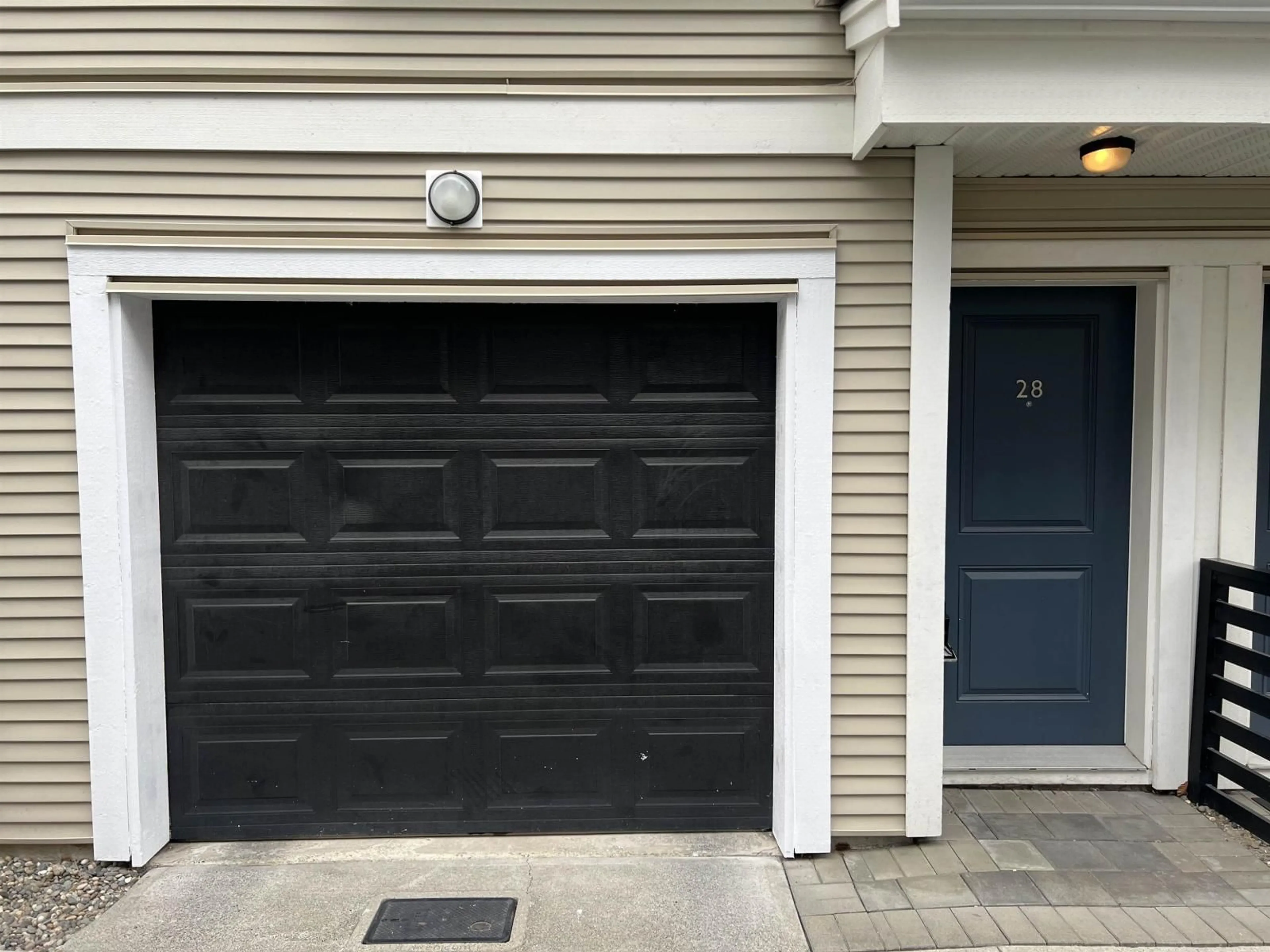 Indoor garage for 28 - 32633 SIMON AVENUE, Abbotsford British Columbia V2T0G9