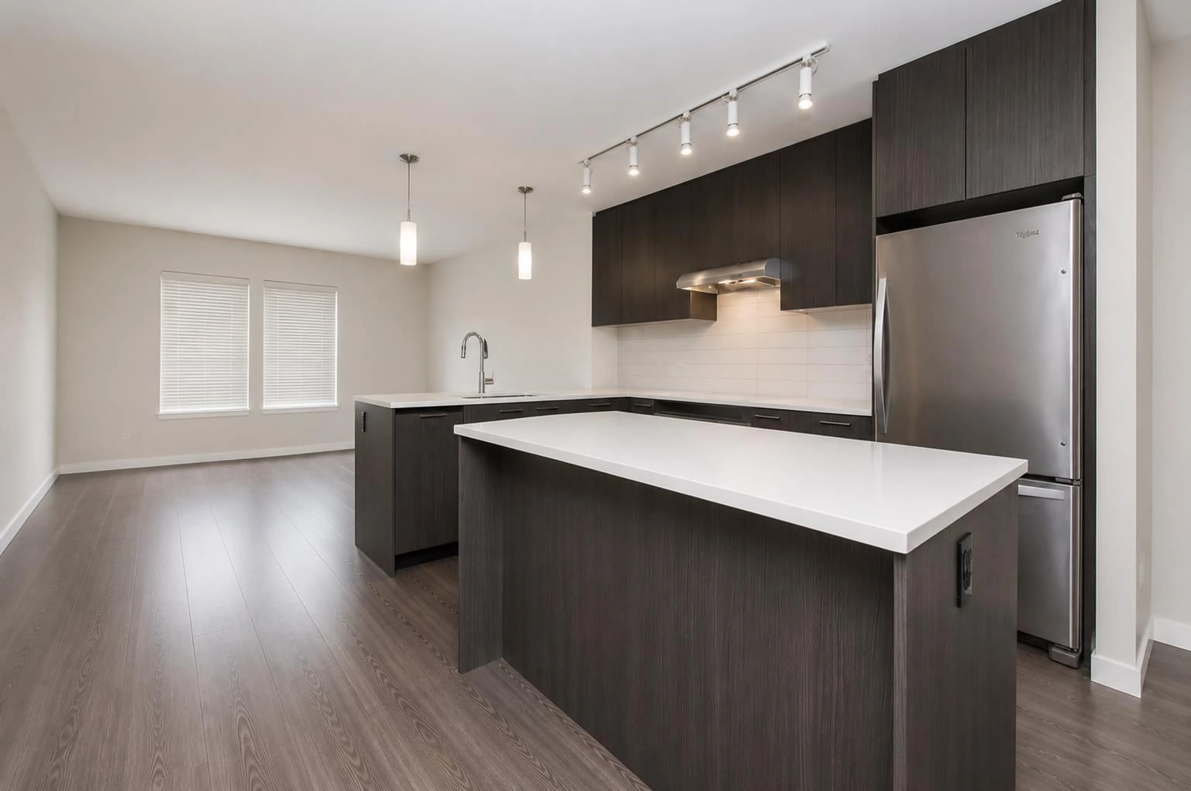 Open concept kitchen, wood/laminate floor for 28 - 32633 SIMON AVENUE, Abbotsford British Columbia V2T0G9