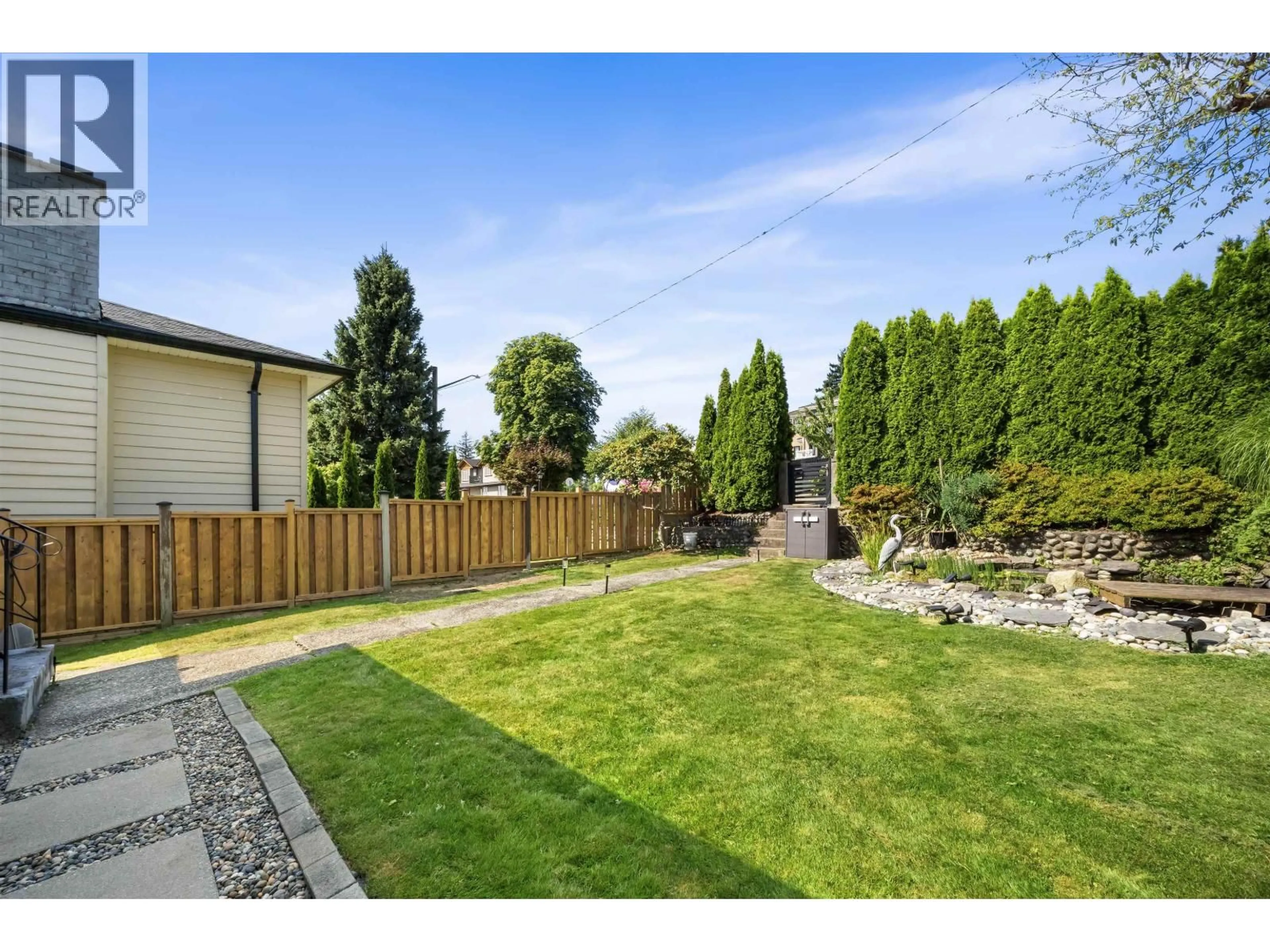 A pic from outside/outdoor area/front of a property/back of a property/a pic from drone, unknown for 6 SEA AVENUE, Burnaby British Columbia V5B3W6