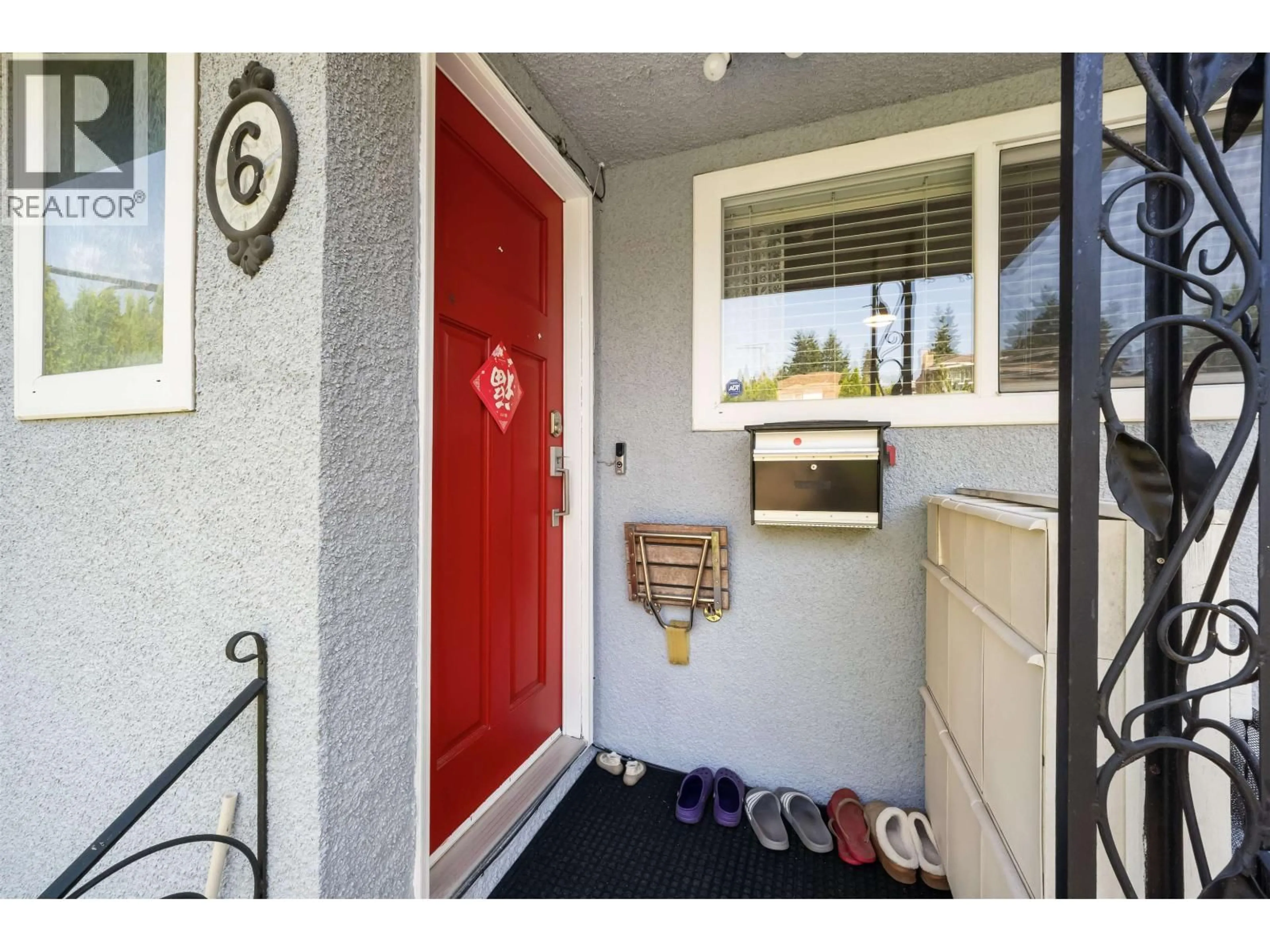 Indoor entryway for 6 SEA AVENUE, Burnaby British Columbia V5B3W6