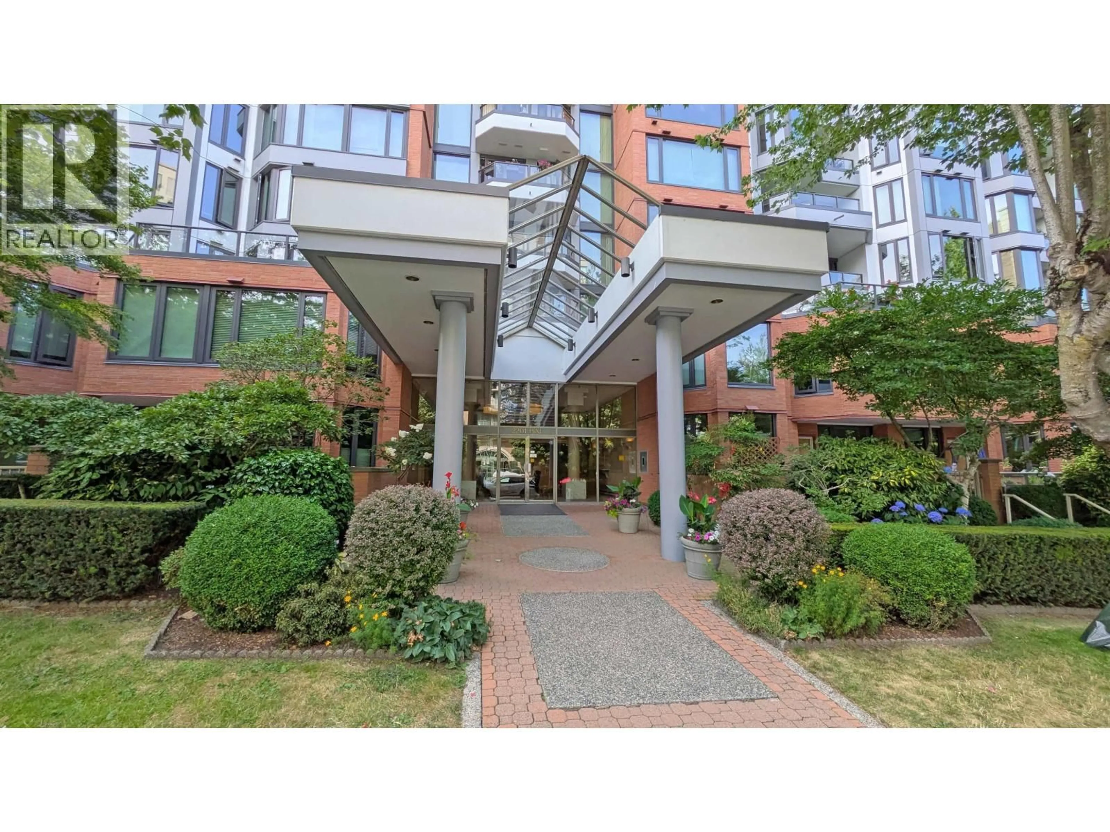 Indoor foyer for 411 - 2201 PINE STREET, Vancouver British Columbia V6J5E7