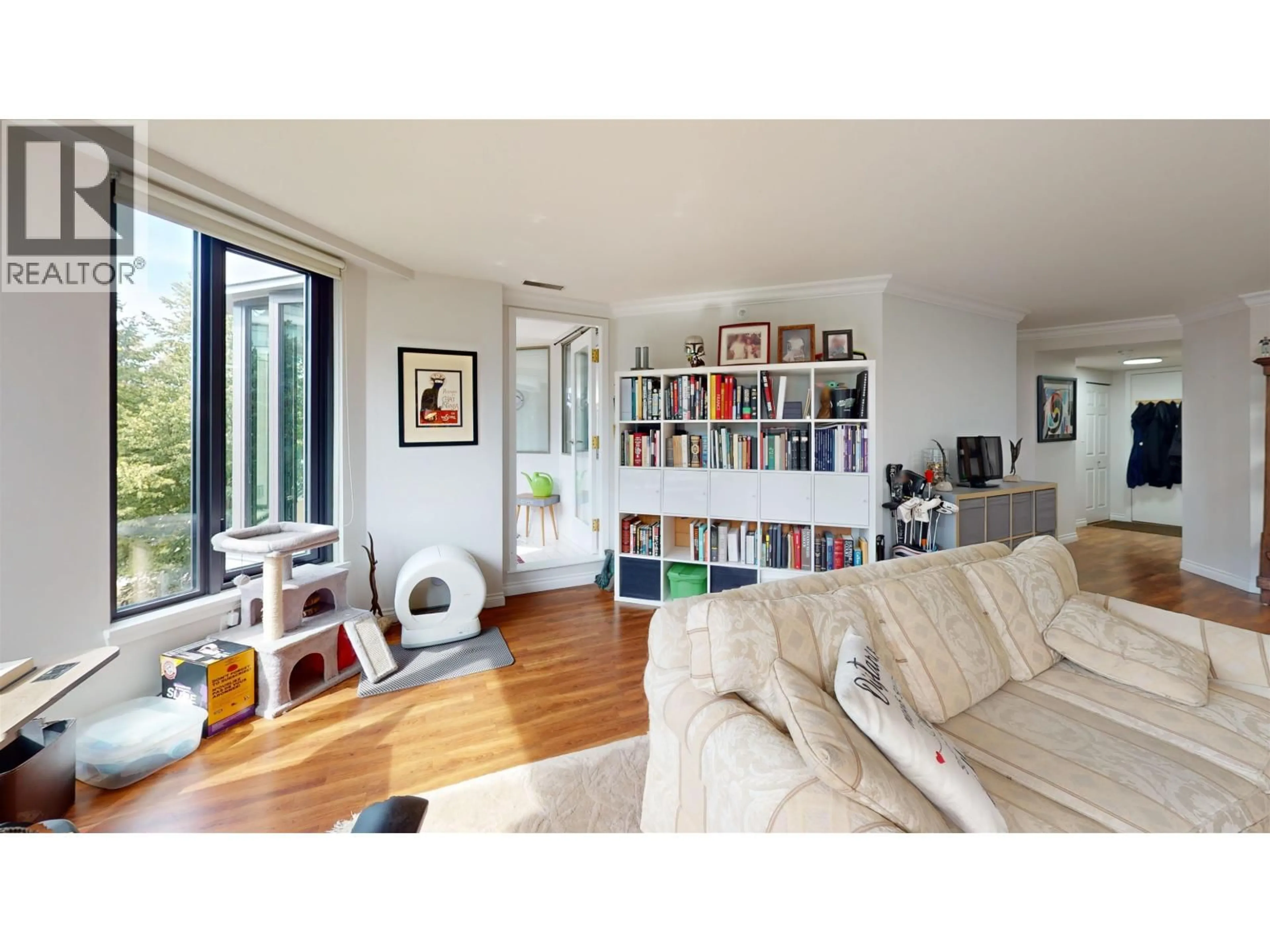 Living room with furniture, wood/laminate floor for 411 - 2201 PINE STREET, Vancouver British Columbia V6J5E7