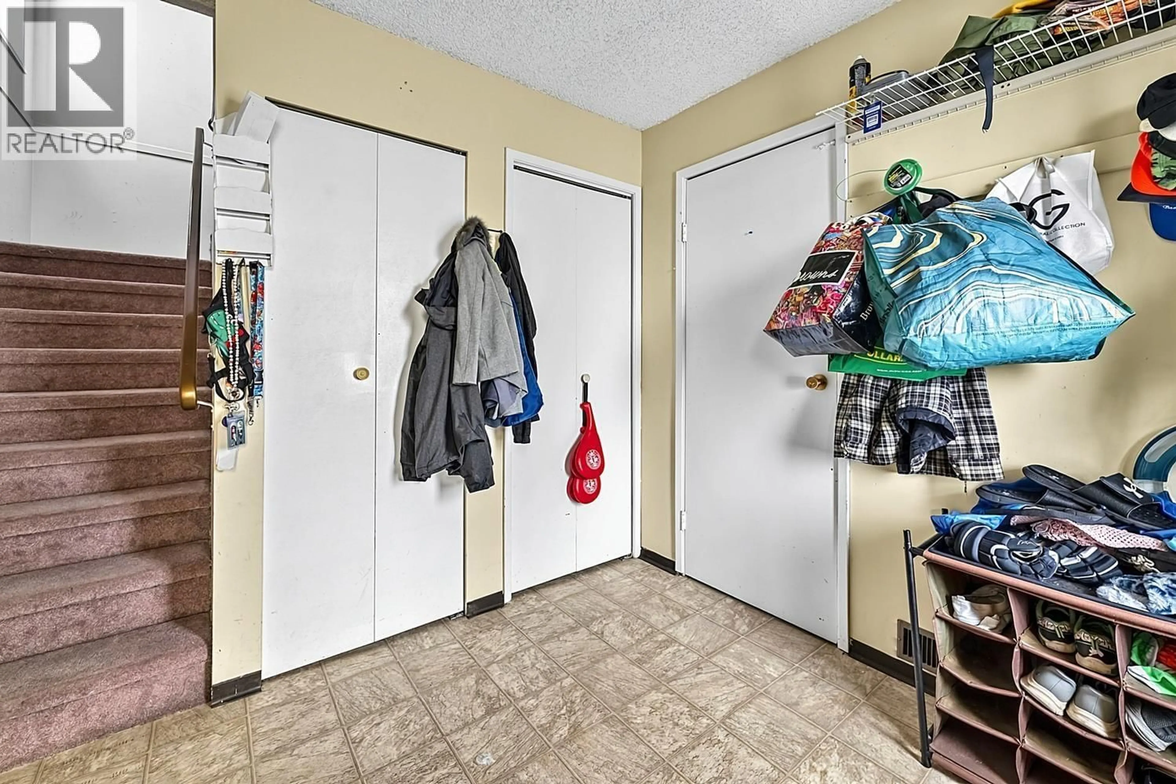 Indoor entryway for 5343 NEVILLE STREET, Burnaby British Columbia V5J2H6