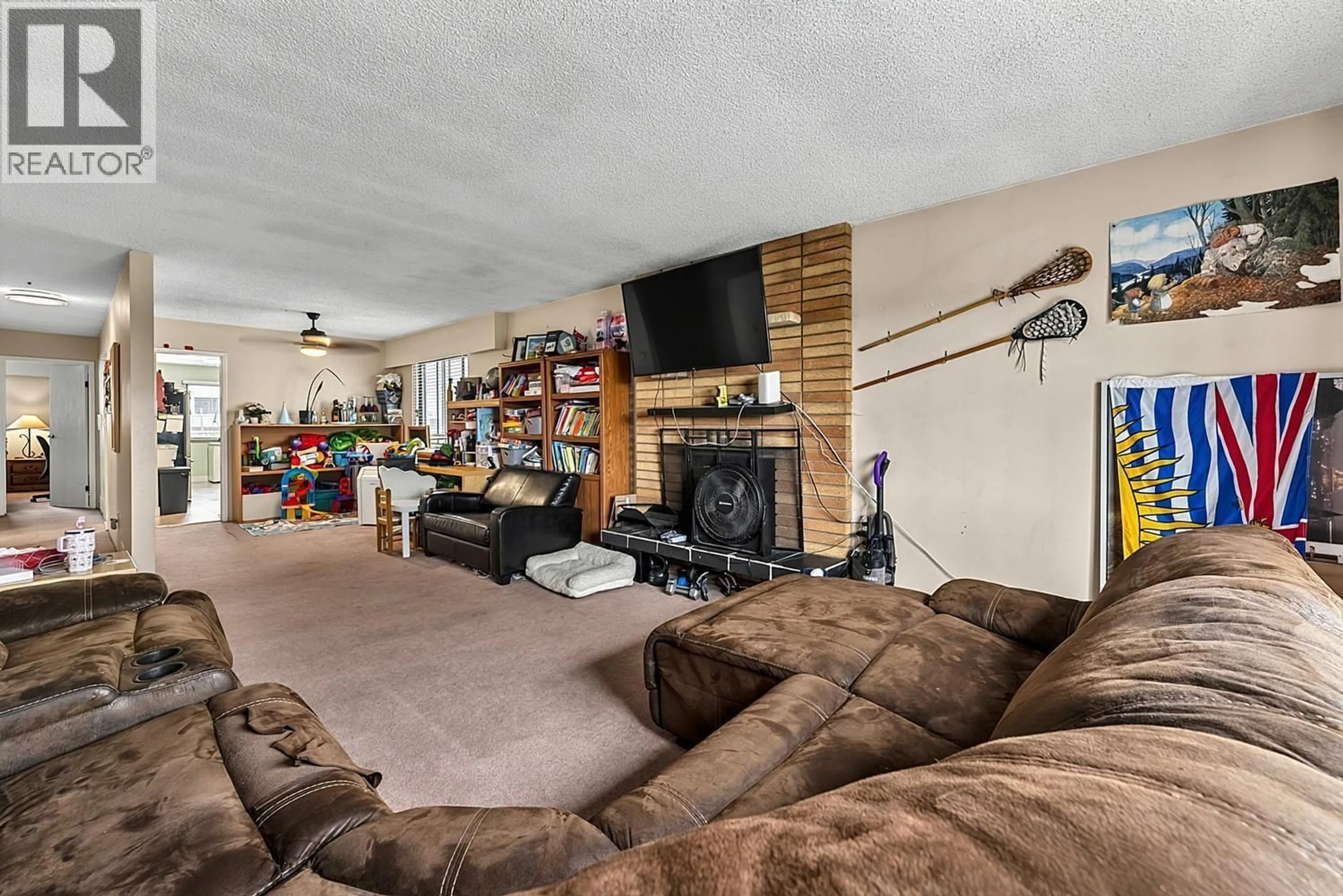 Living room with furniture, unknown for 5343 NEVILLE STREET, Burnaby British Columbia V5J2H6