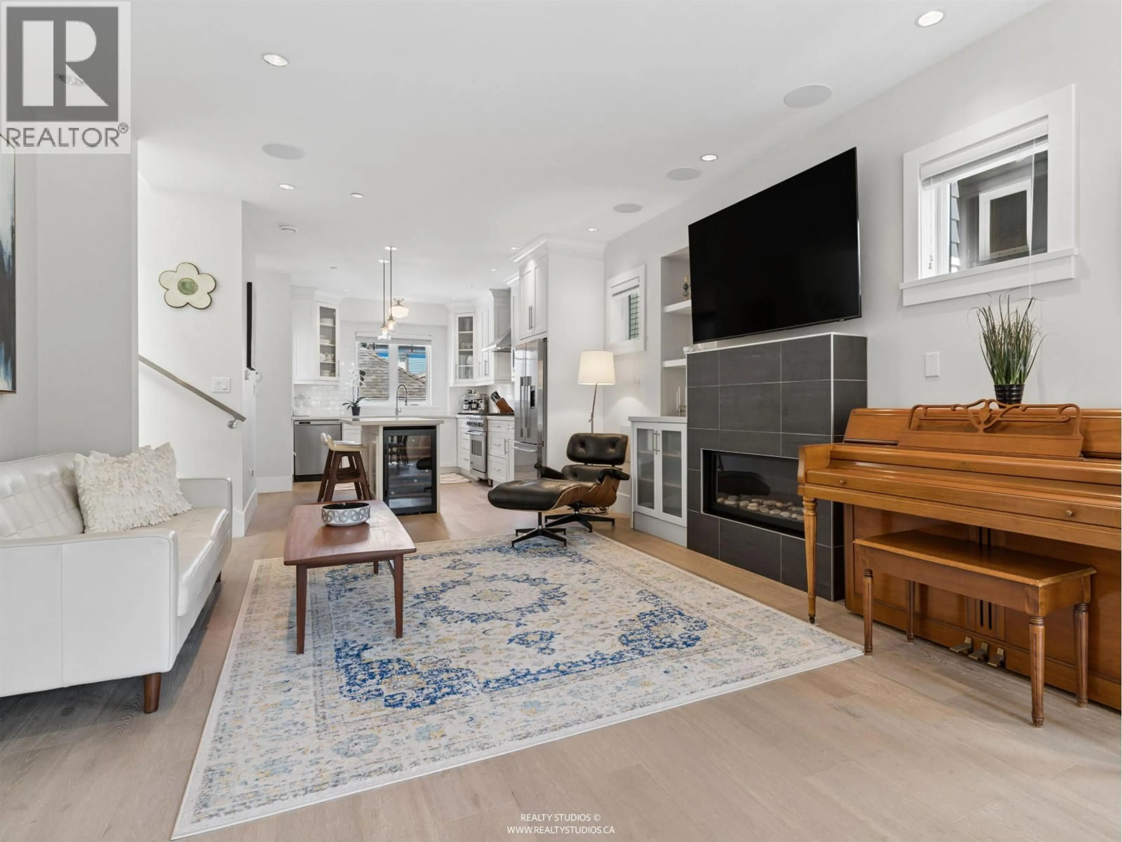 Living room with furniture, unknown for 119 27TH AVENUE, Vancouver British Columbia V5V2K5