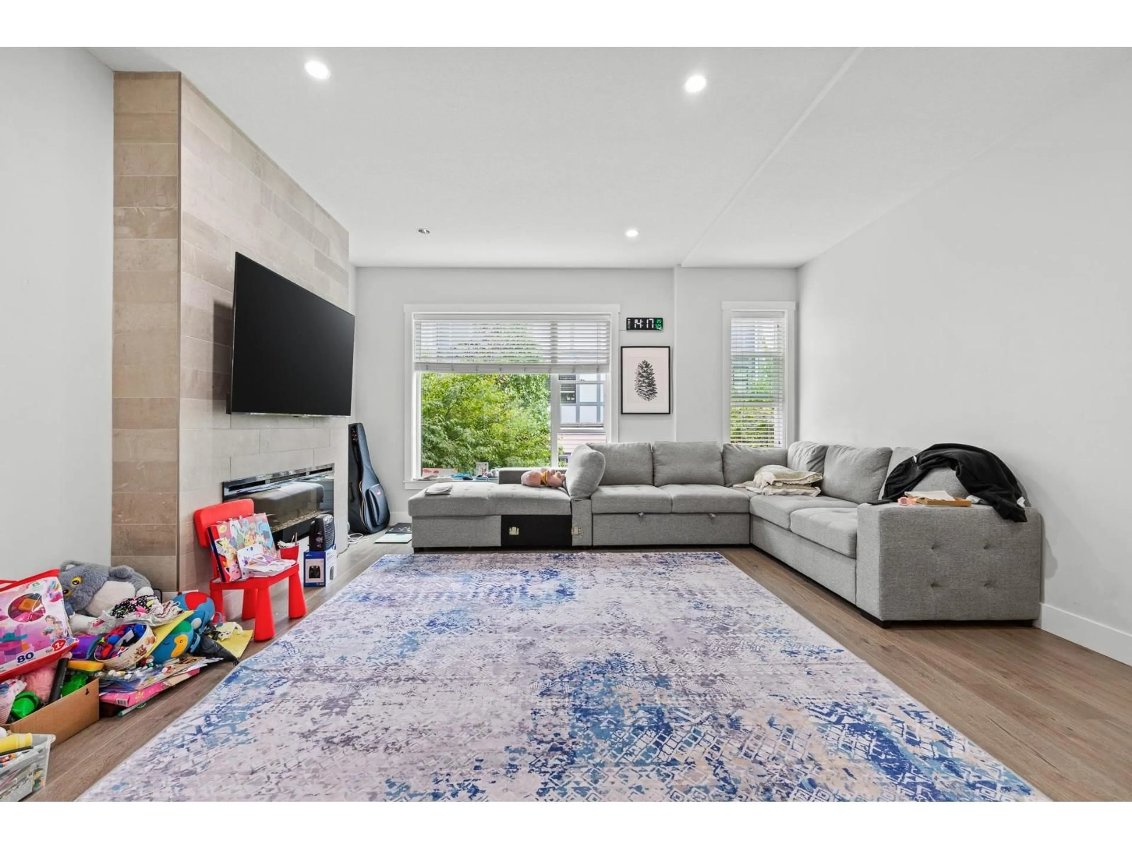 Living room with furniture, unknown for 33 - 16337 23A AVENUE, Surrey British Columbia V3Z0S3