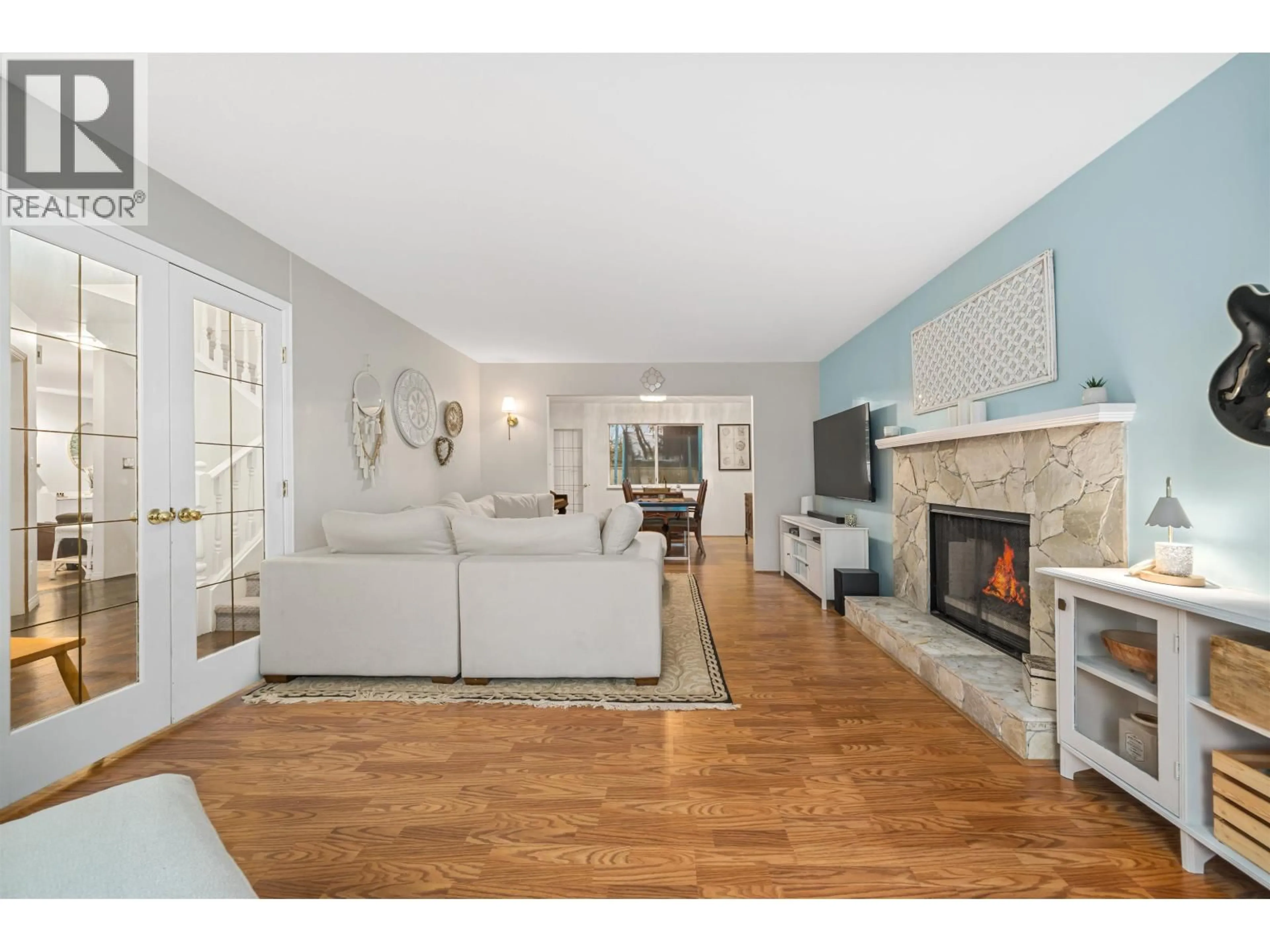 Living room with furniture, unknown for 19566 PARK ROAD, Pitt Meadows British Columbia V3Y1B1