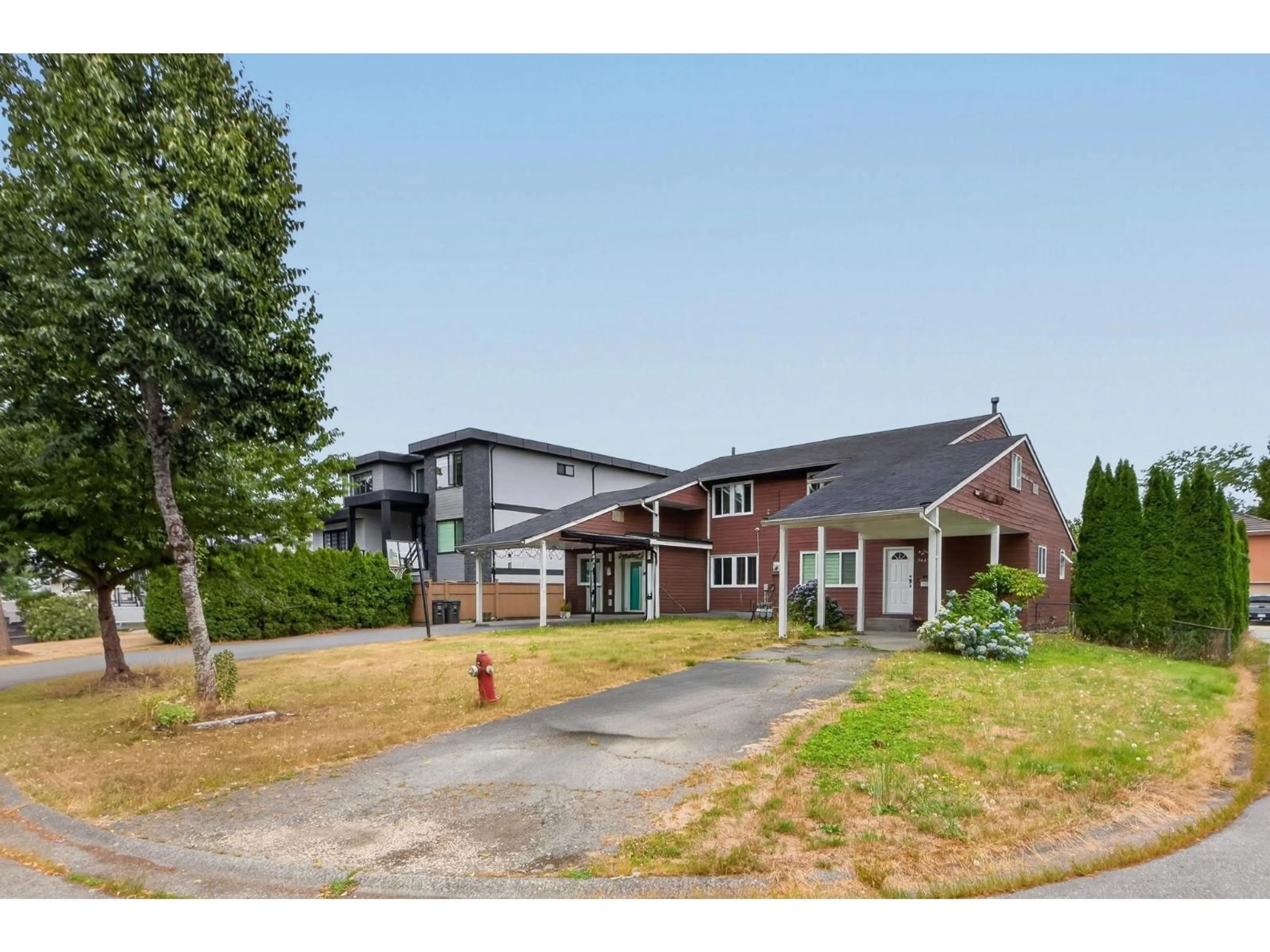 A pic from outside/outdoor area/front of a property/back of a property/a pic from drone, unknown for 9443 132A STREET, Surrey British Columbia V3V6W3