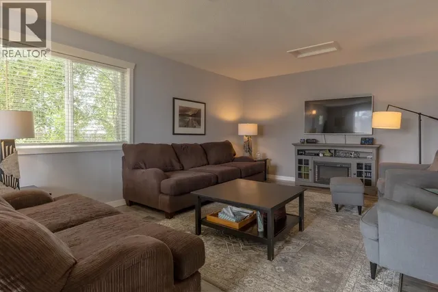 1250 9TH AVENUE, Valemount 4