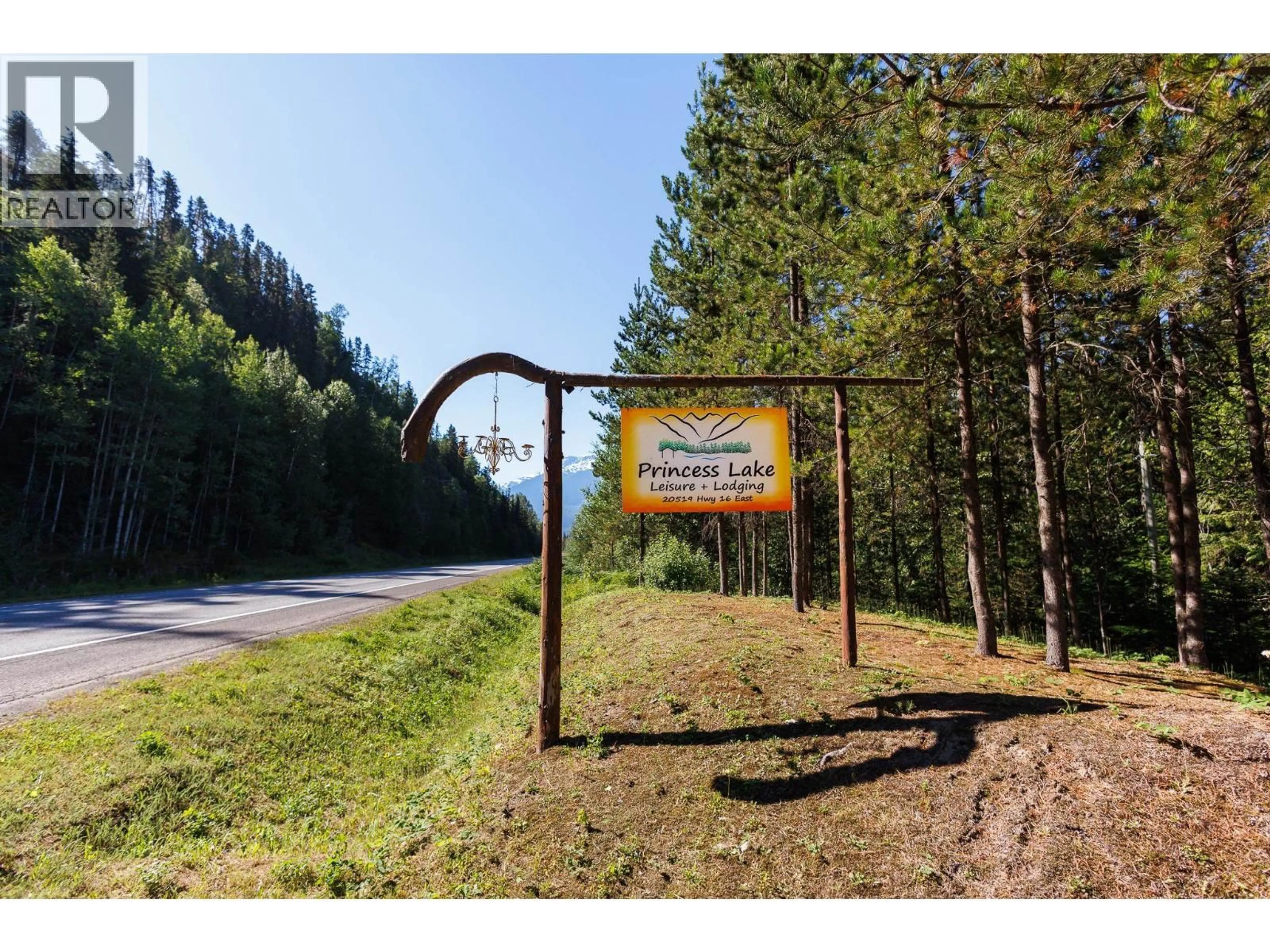 Indoor foyer for 20519 16 HIGHWAY, Terrace British Columbia V0J1G0