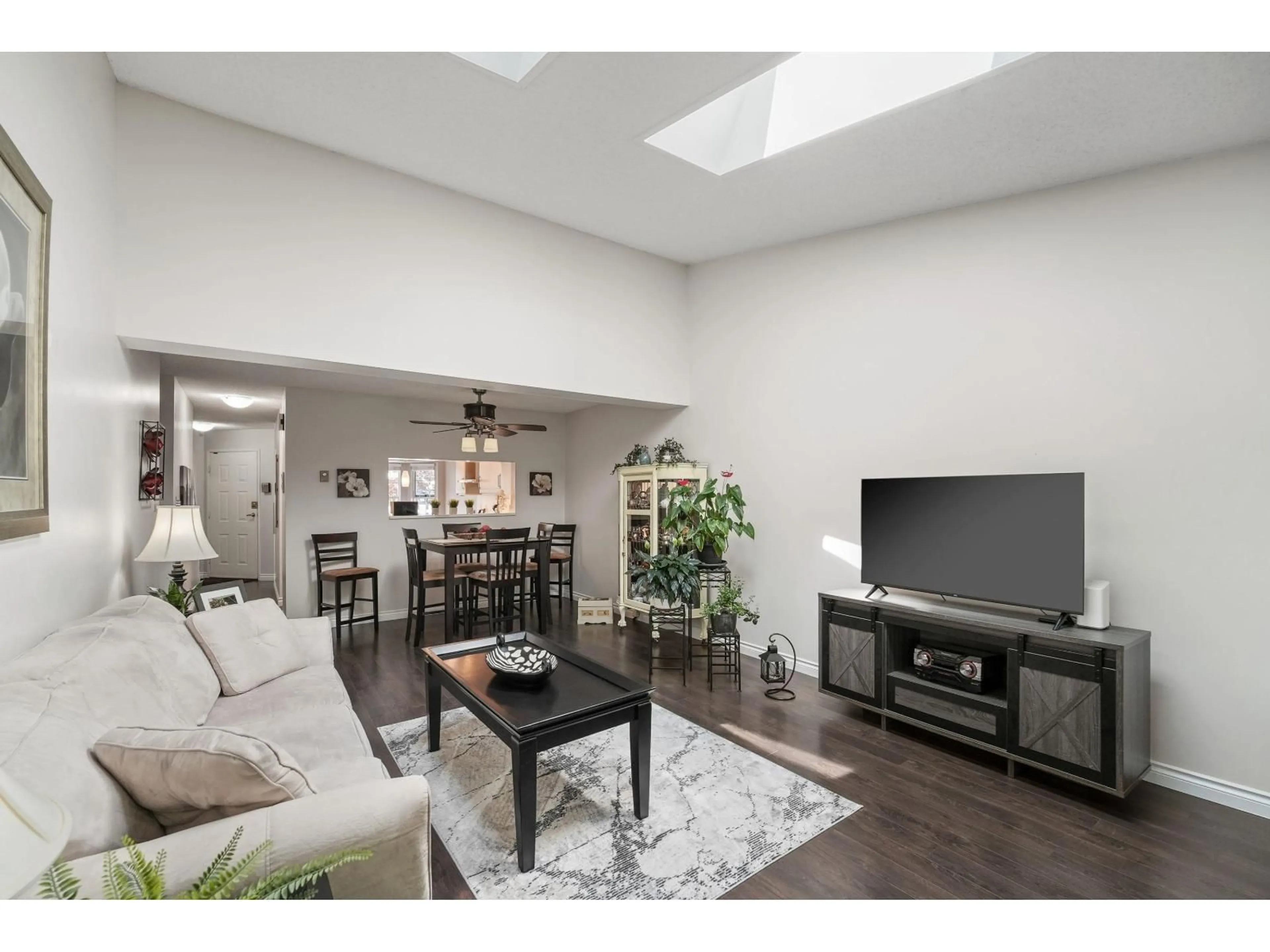 Living room with furniture, unknown for 21 - 6537 138 STREET, Surrey British Columbia V3W0C3