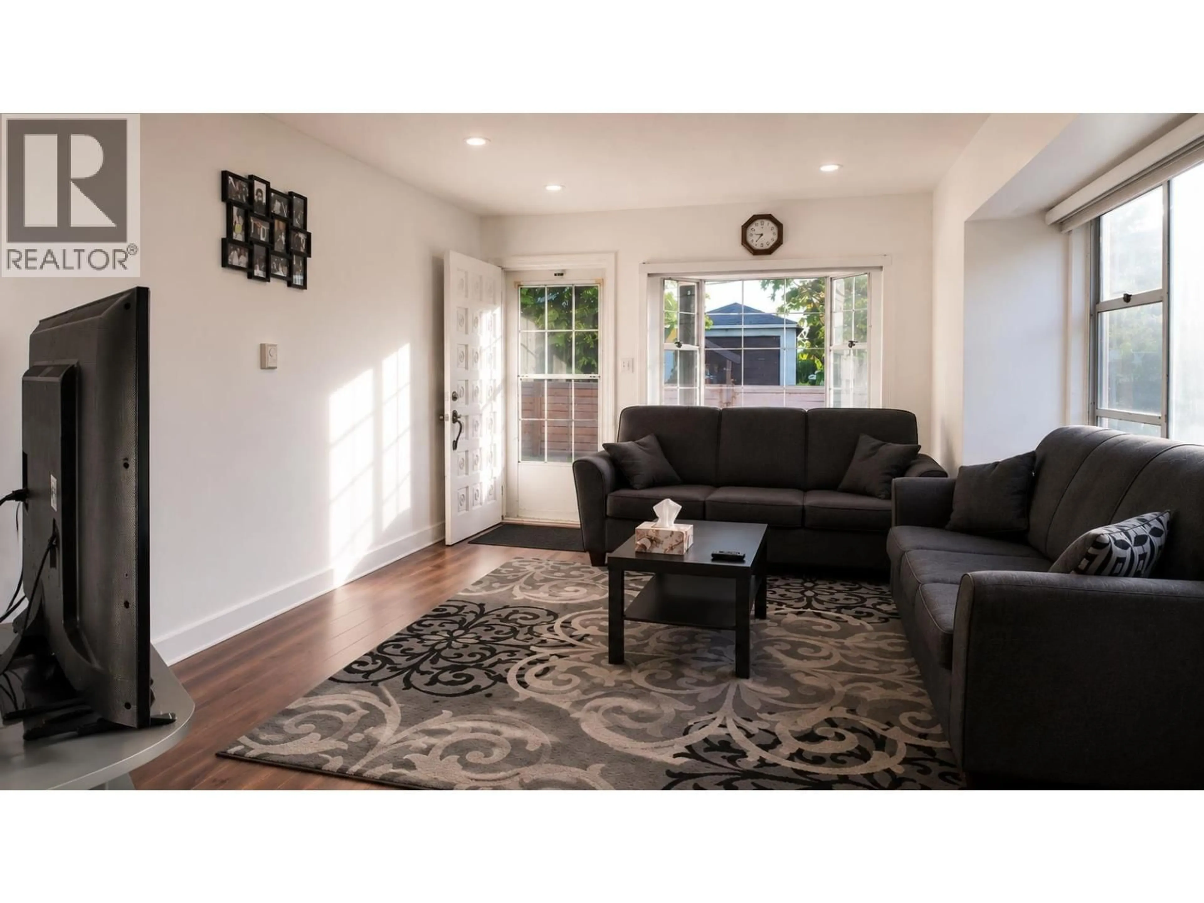 Living room with furniture, unknown for 309 JOHNSTON STREET, New Westminster British Columbia V3M5H4