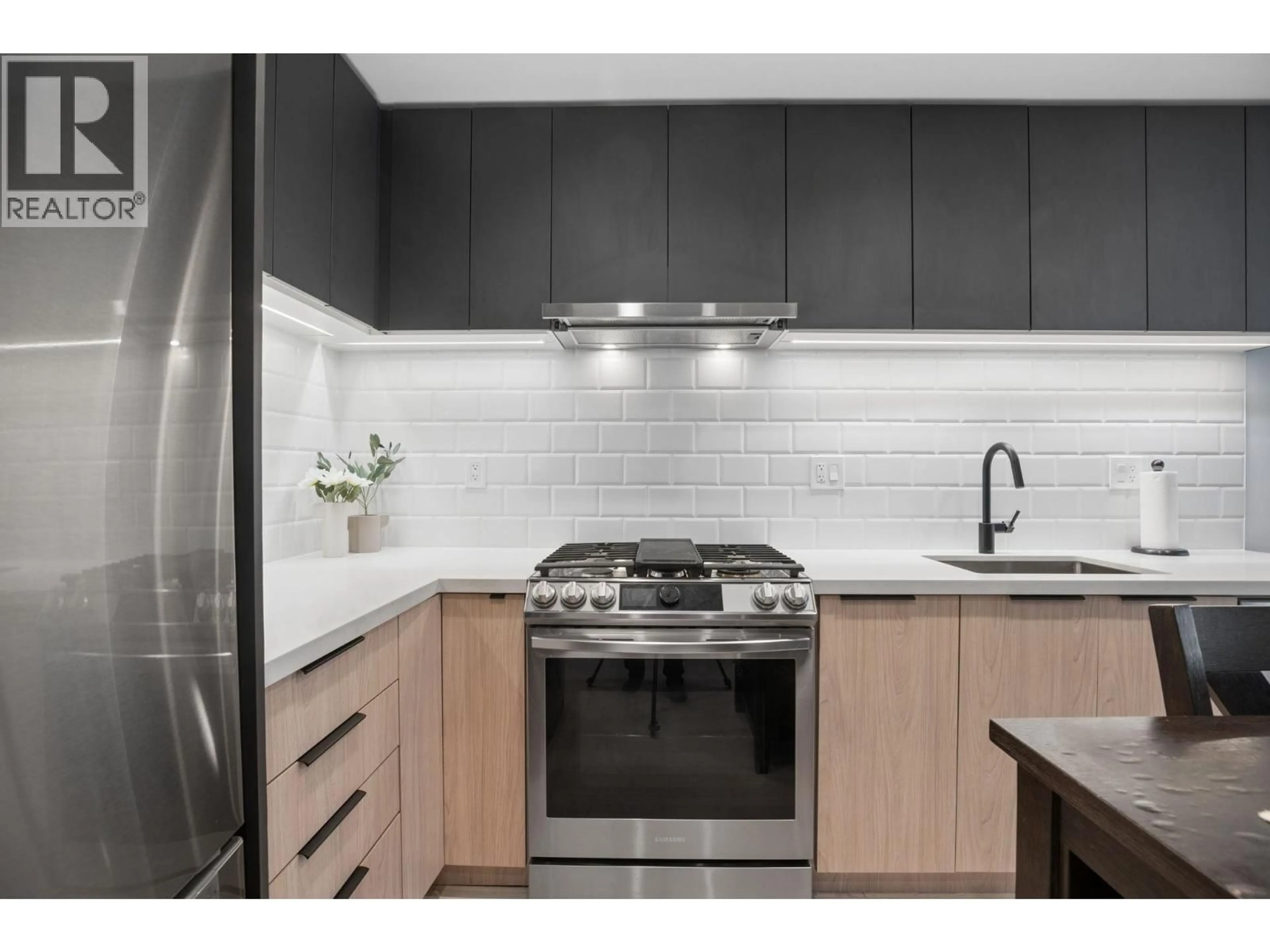 Standard kitchen, unknown for 413 - 3038 ST GEORGE STREET, Port Moody British Columbia V3H0L3