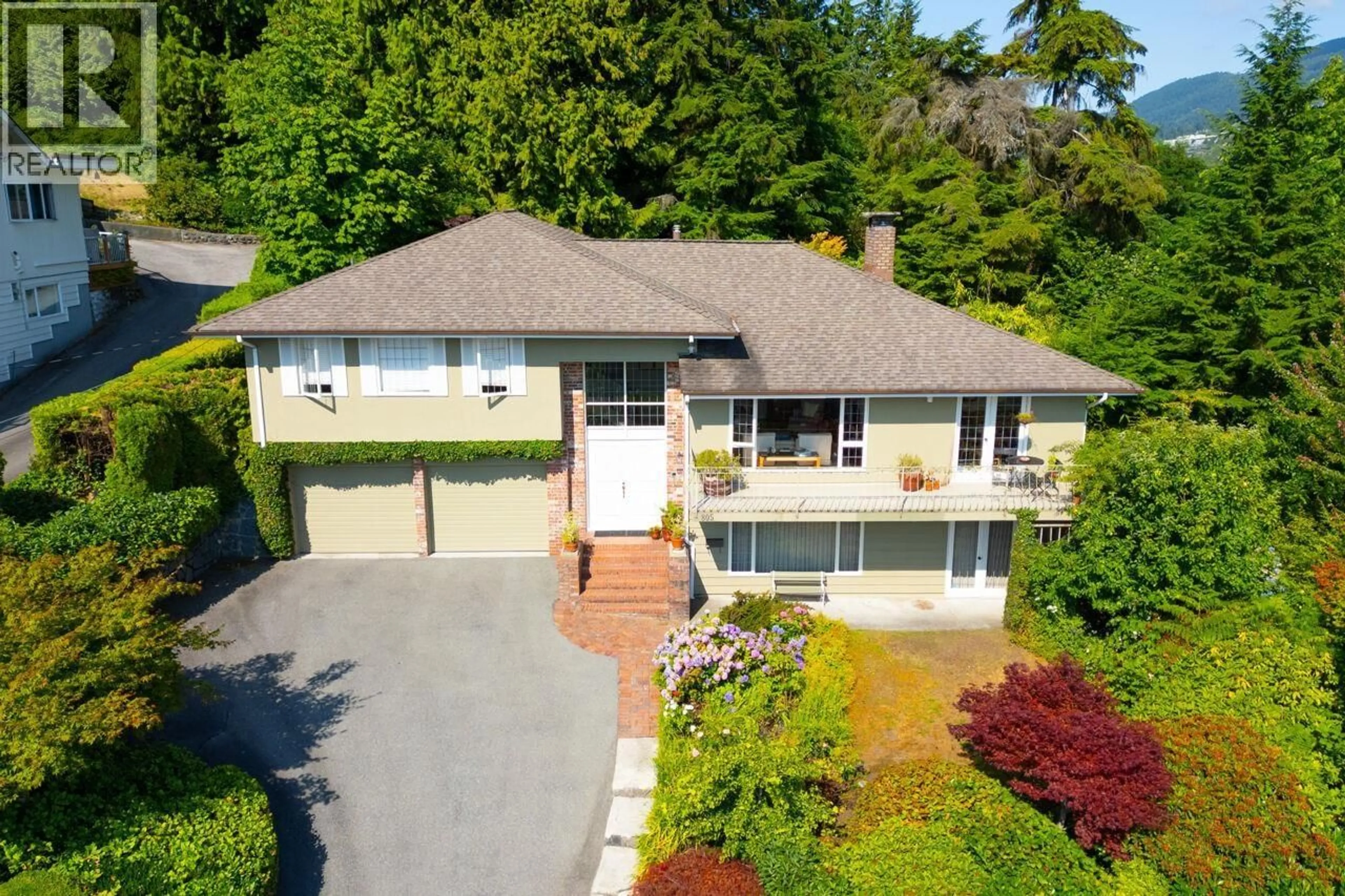 A pic from outside/outdoor area/front of a property/back of a property/a pic from drone, street for 805 YOUNETTE DRIVE, West Vancouver British Columbia V7T1T1
