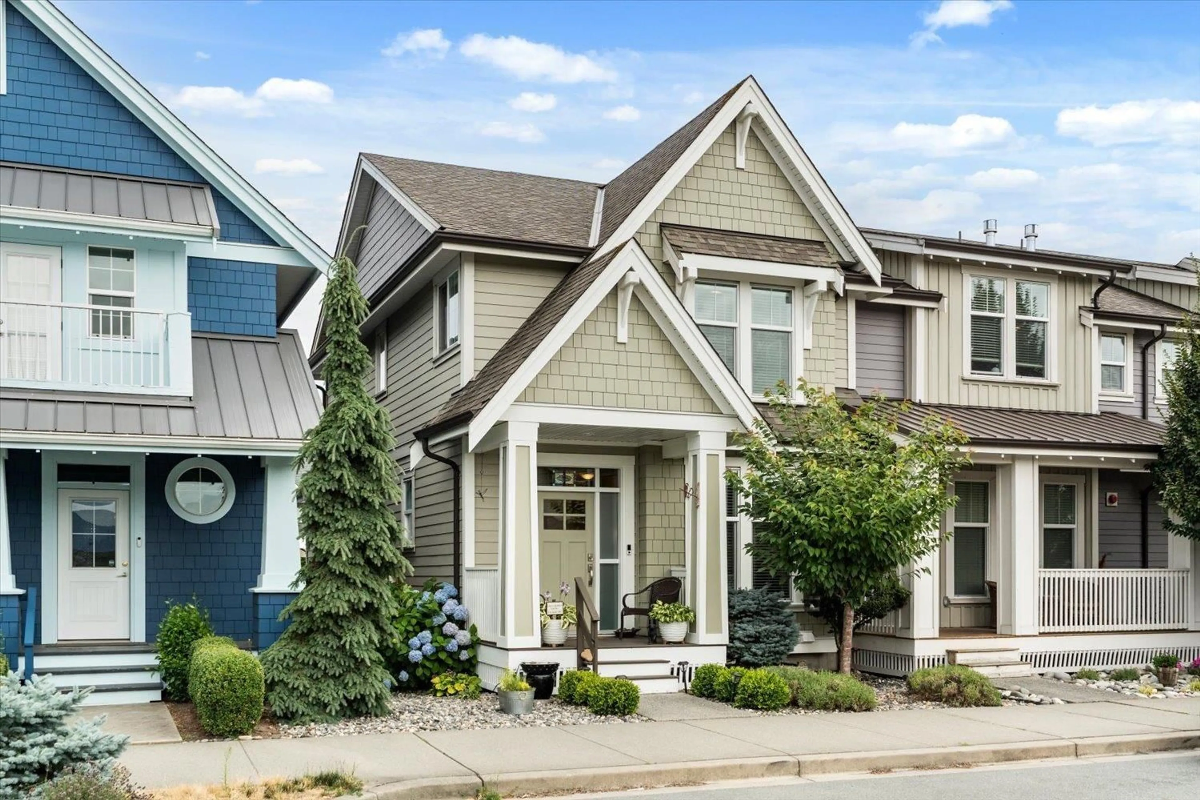 Home with vinyl exterior material, street for 5436 PEACH ROAD, Chilliwack British Columbia V2R0Z6