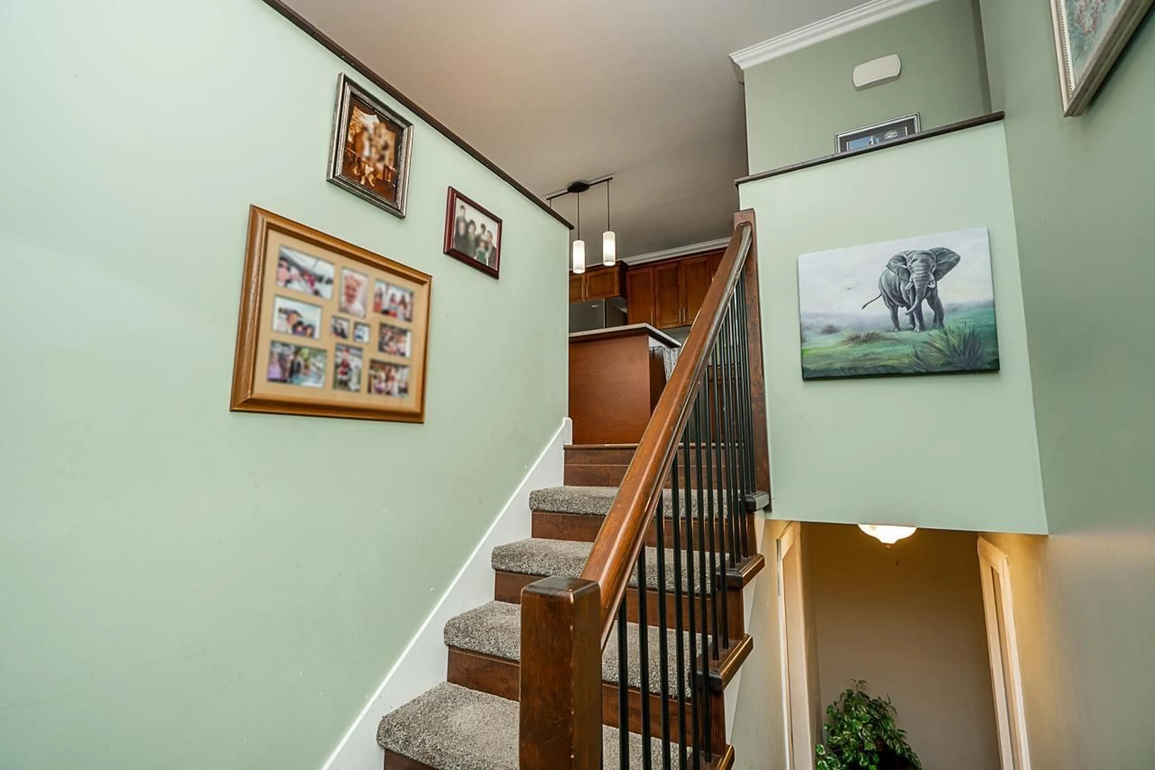 Indoor foyer for 8015 CARIBOU STREET, Mission British Columbia V2V5R1