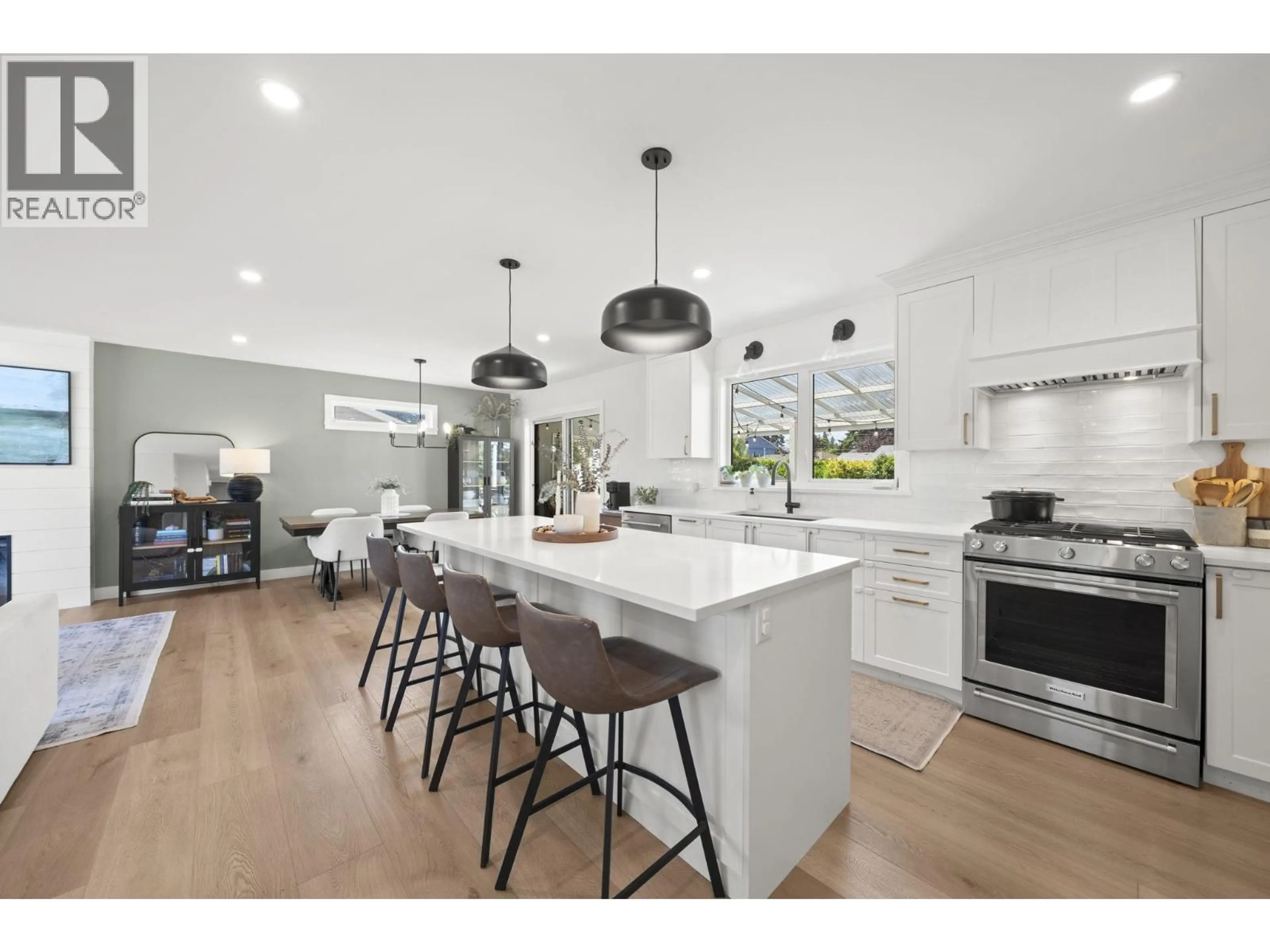 Open concept kitchen, unknown for 5301 10A AVENUE, Delta British Columbia V4M1Y5