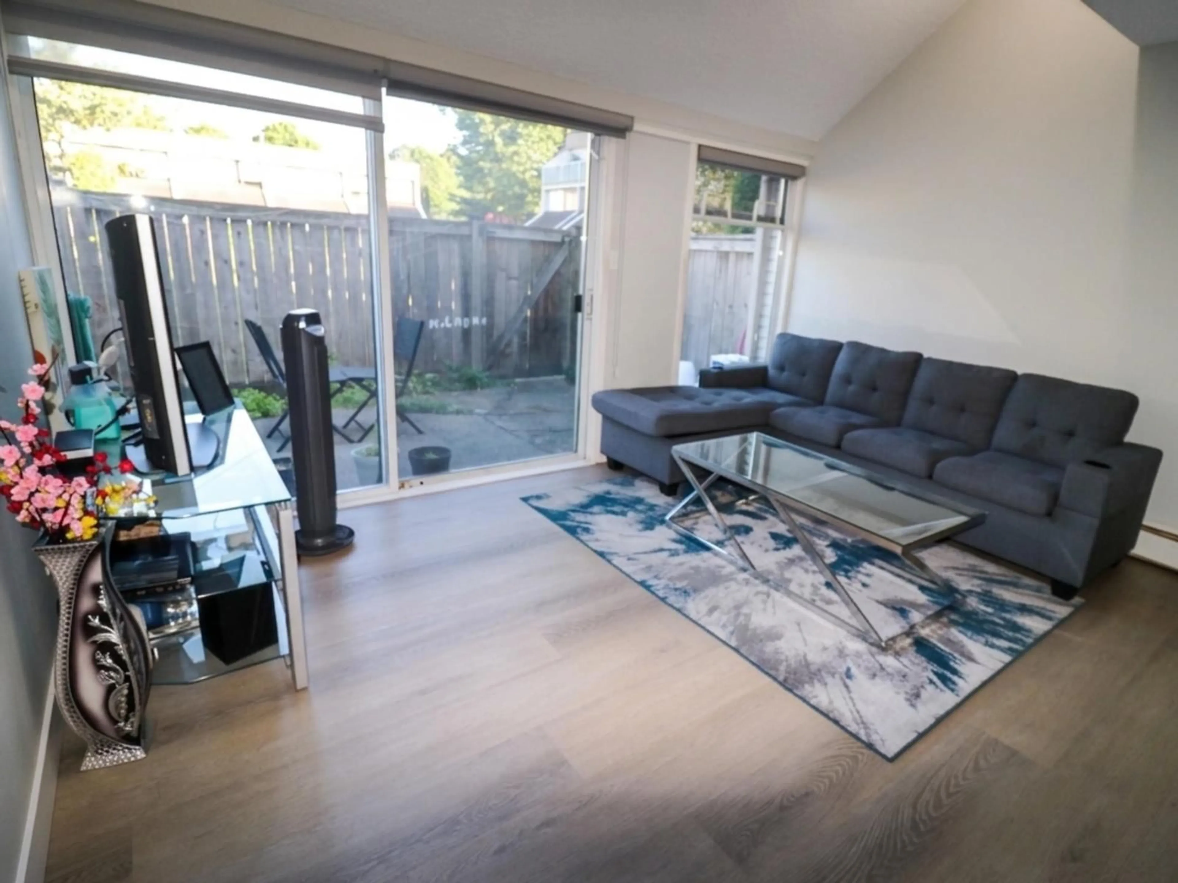 Living room with furniture, unknown for 35 - 17706 60 AVENUE, Surrey British Columbia V3S1V2