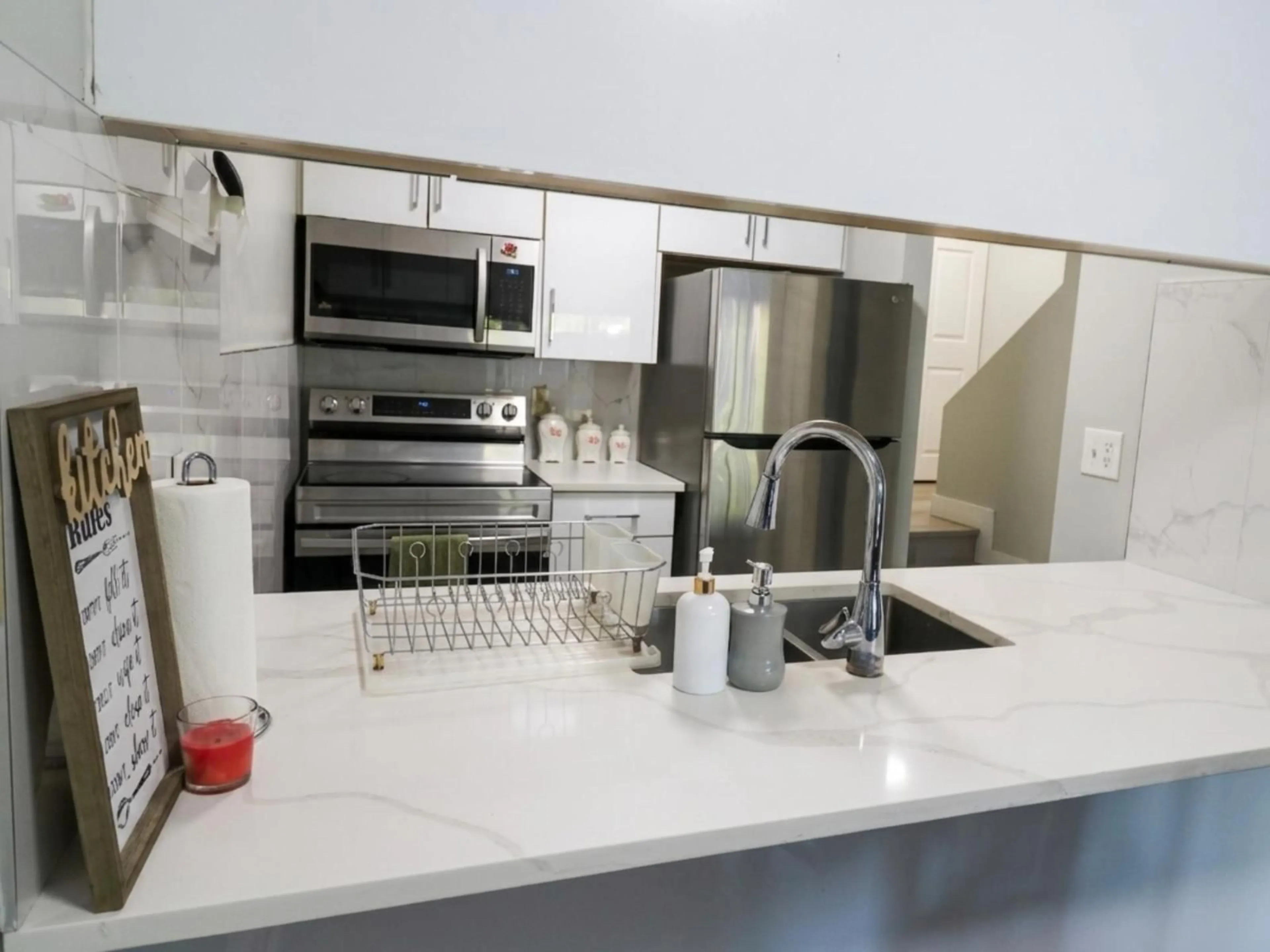 Standard kitchen, ceramic/tile floor for 35 - 17706 60 AVENUE, Surrey British Columbia V3S1V2