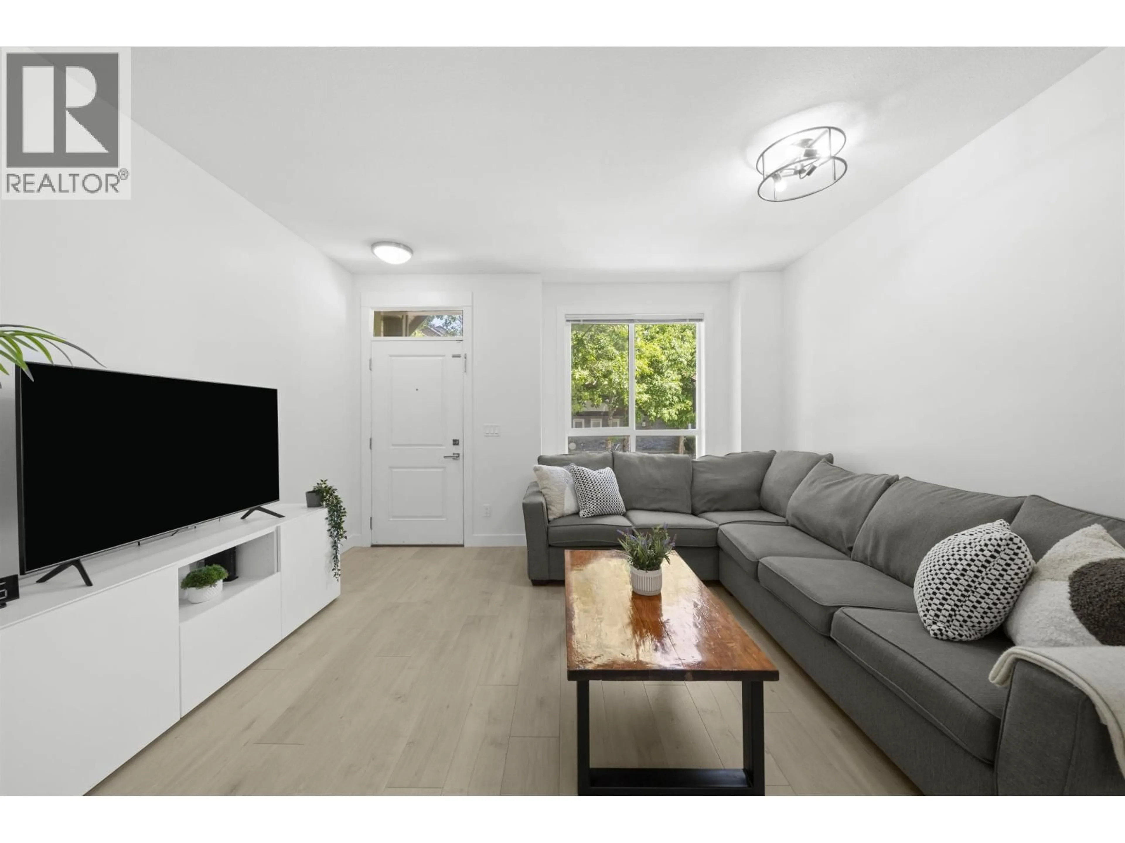 Living room with furniture, wood/laminate floor for 3 - 3395 GALLOWAY AVENUE, Coquitlam British Columbia V3E0H2