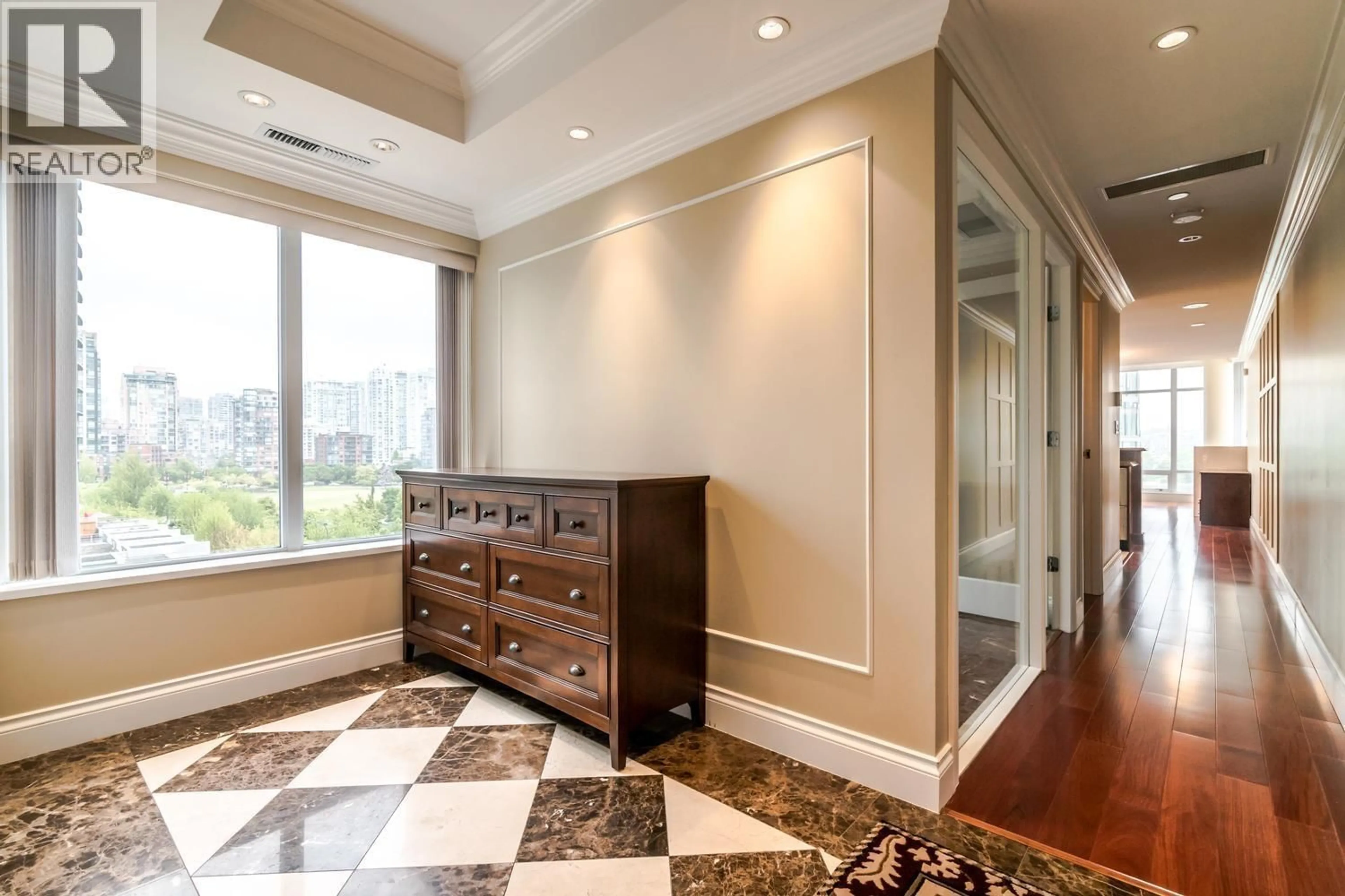Indoor foyer for 903 - 1515 HOMER MEWS, Vancouver British Columbia V6Z3E8