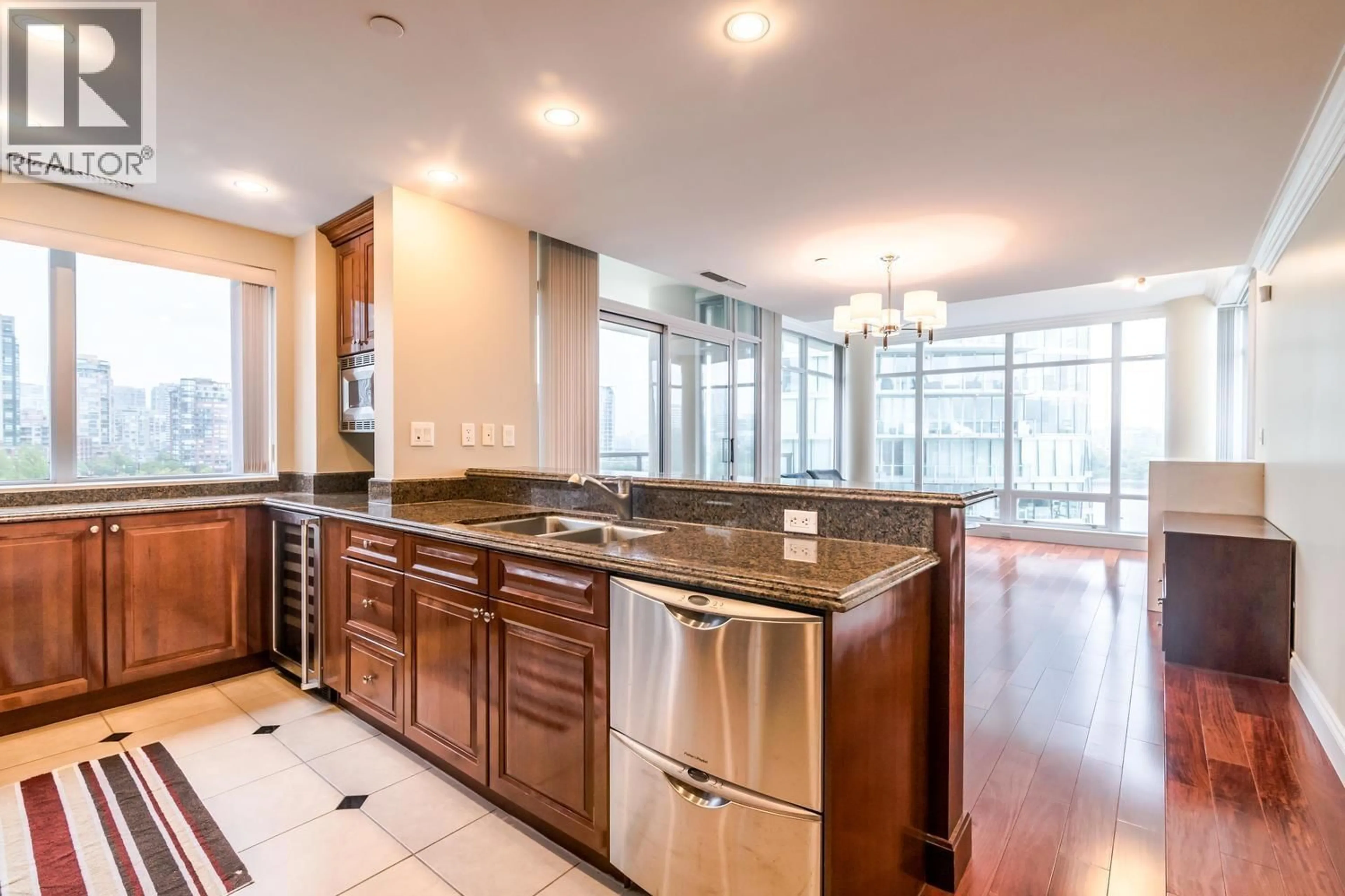 Open concept kitchen, ceramic/tile floor for 903 - 1515 HOMER MEWS, Vancouver British Columbia V6Z3E8