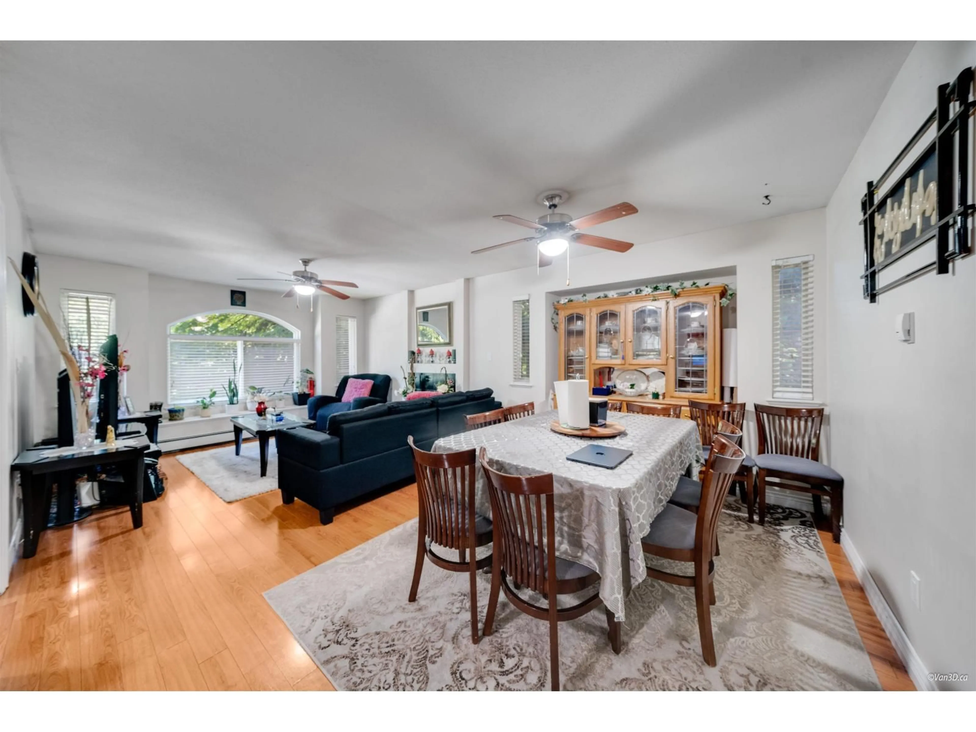 Unknown for 8863 KING GEORGE BOULEVARD, Surrey British Columbia V3V5V6