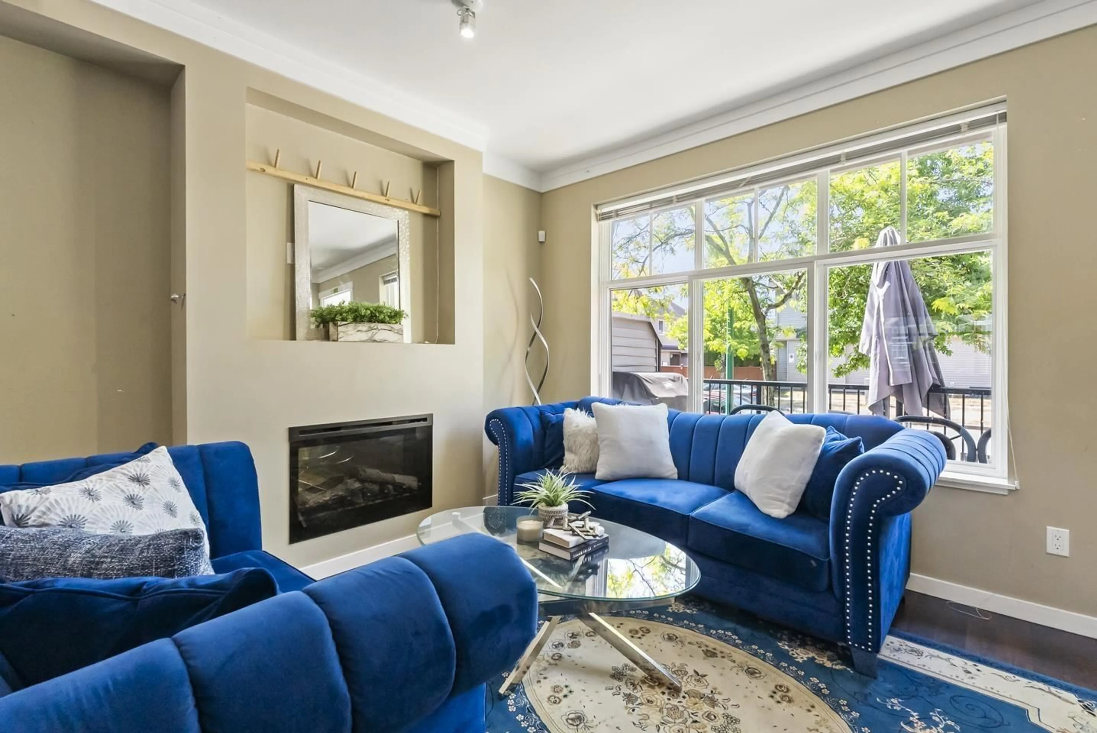 Living room with furniture, carpet floor for 73 - 6956 193 STREET, Surrey British Columbia V4N6E7